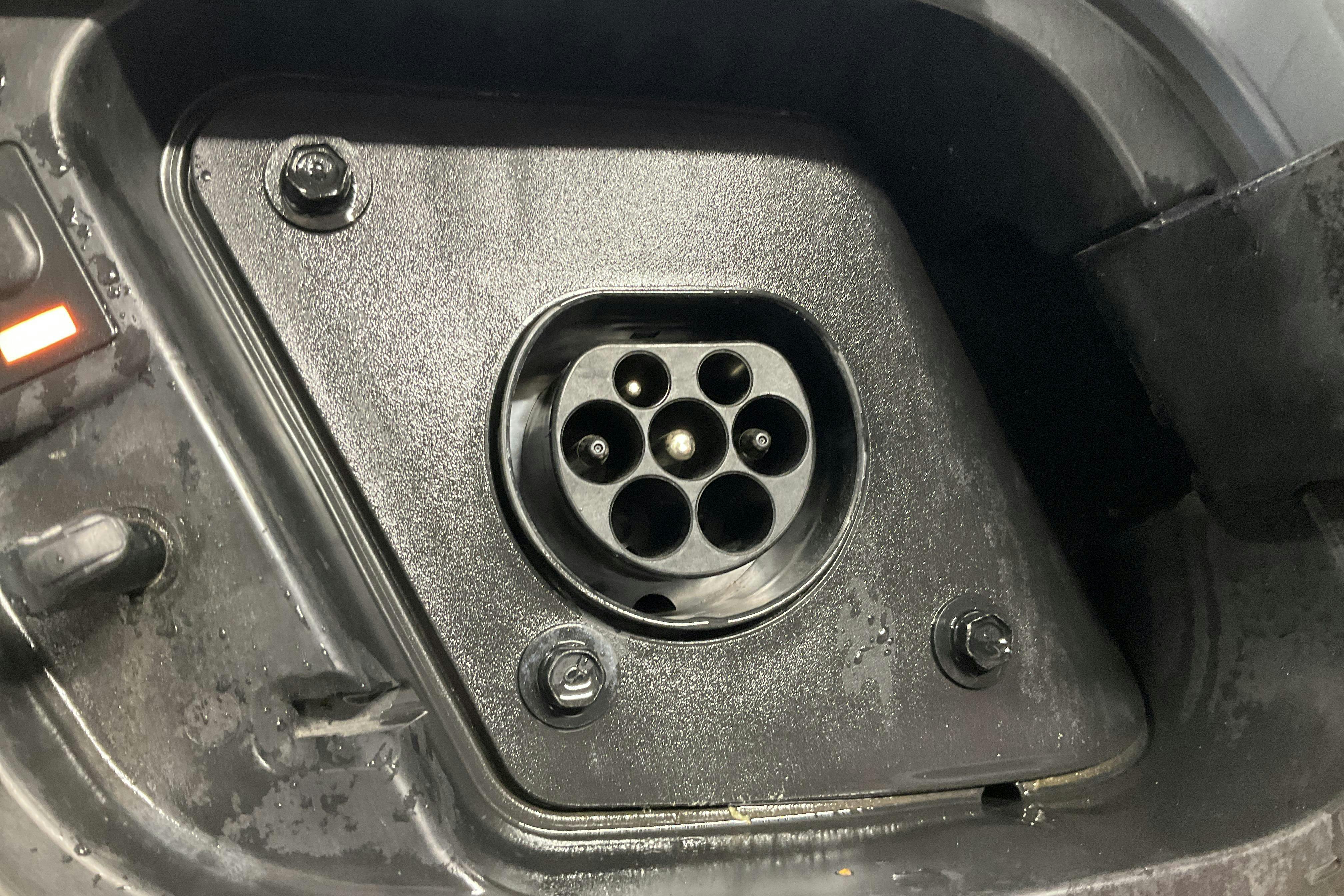 Præsentationsfoto 15 af 15: KIA Sportage PHEV AWD (265hk) - 94 940 kilometer - Salgsautomat - grå - 2023