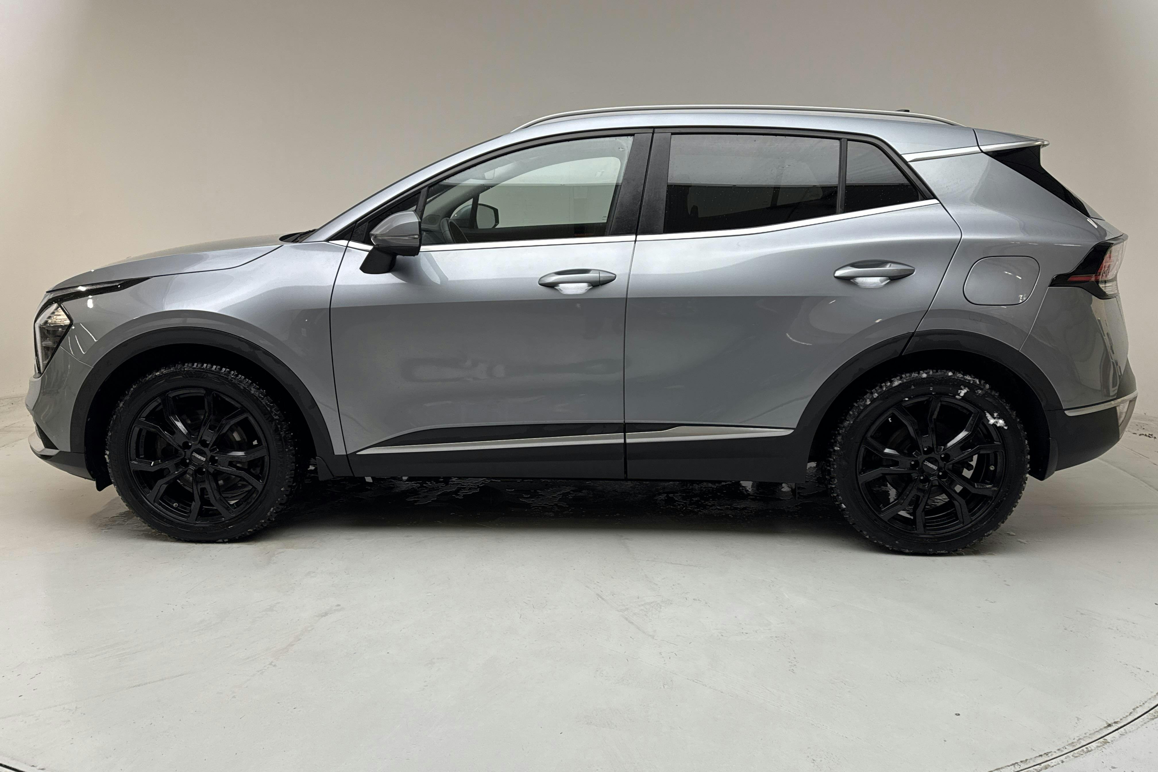 Præsentationsfoto 2 af 15: KIA Sportage PHEV AWD (265hk) - 94 940 kilometer - Salgsautomat - grå - 2023