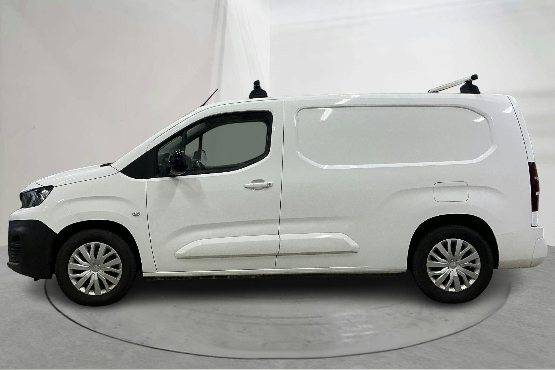 Presentation photo 2 of 17: Peugeot e-Partner 50kWh (136hk) - 98 300 km - Automatic - white - 2022
