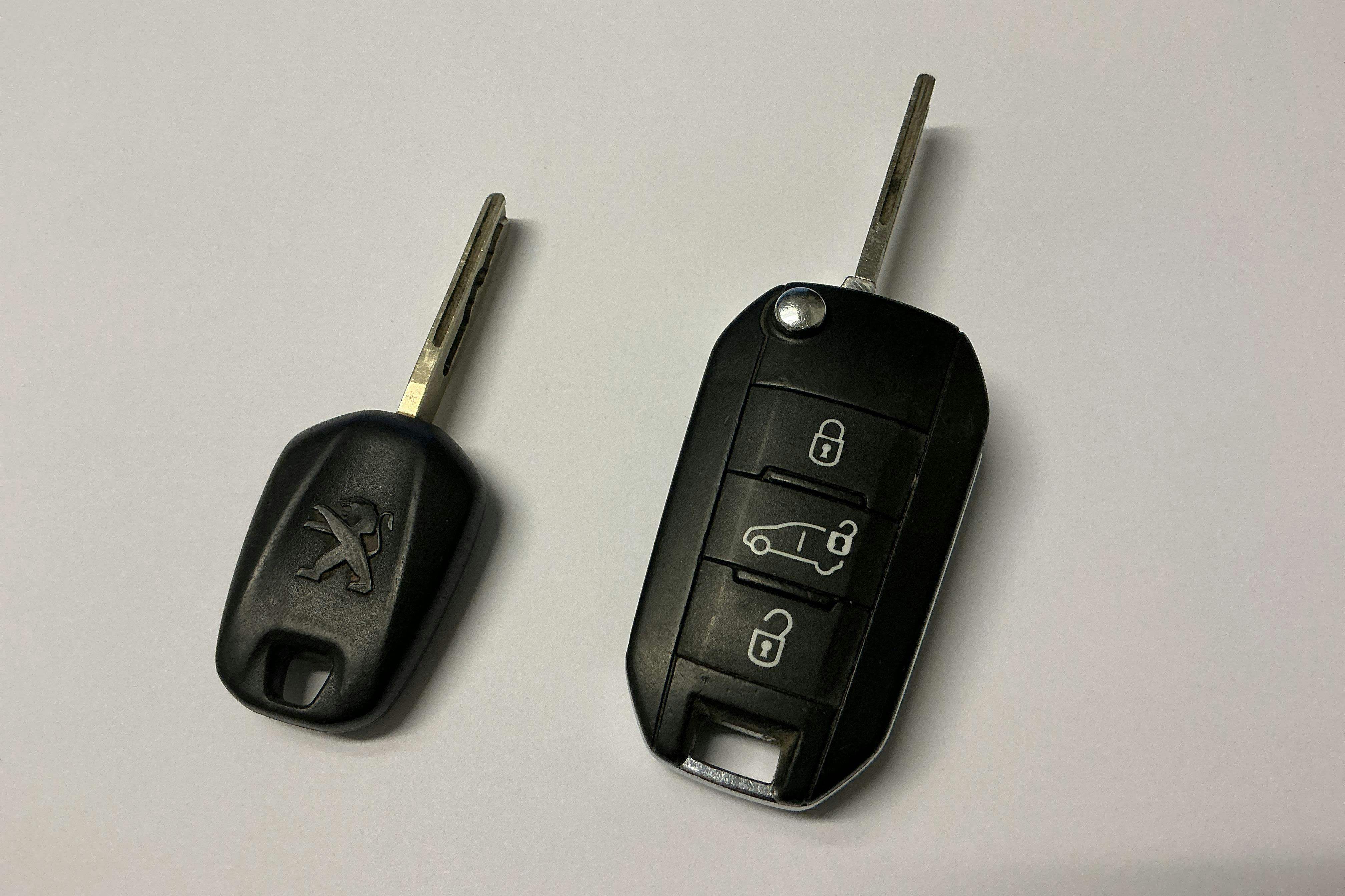 Presentation photo 17 of 17: Peugeot e-Partner 50kWh (136hk) - 98 300 km - Automatic - white - 2022