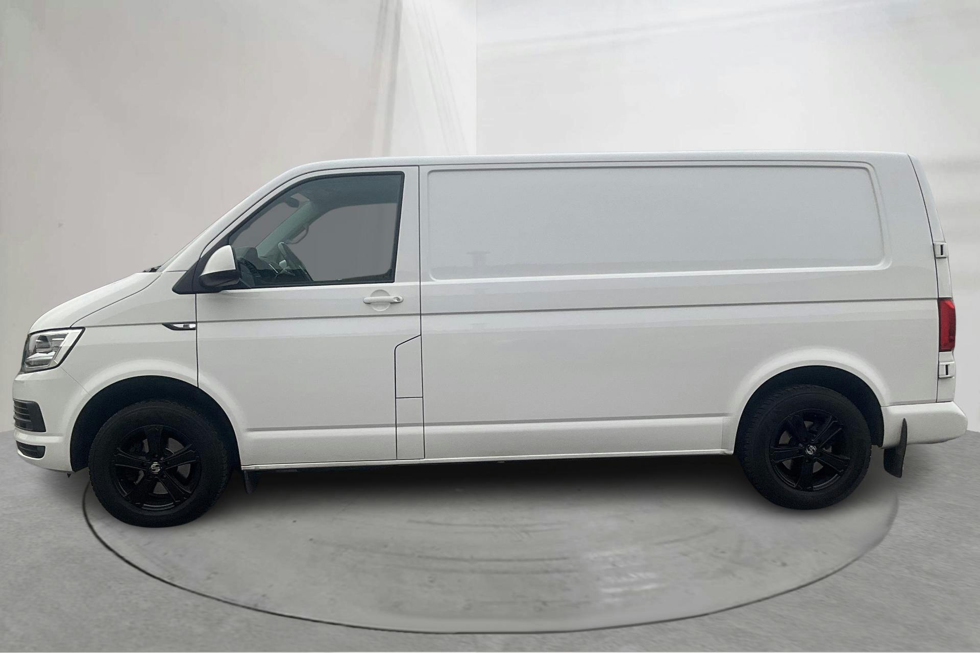 Presentationsfoto 2 av 17: VW Transporter T6 2.0 TDI BMT Skåp (150hk) - 10 764 mil - Automat - vit - 2019
