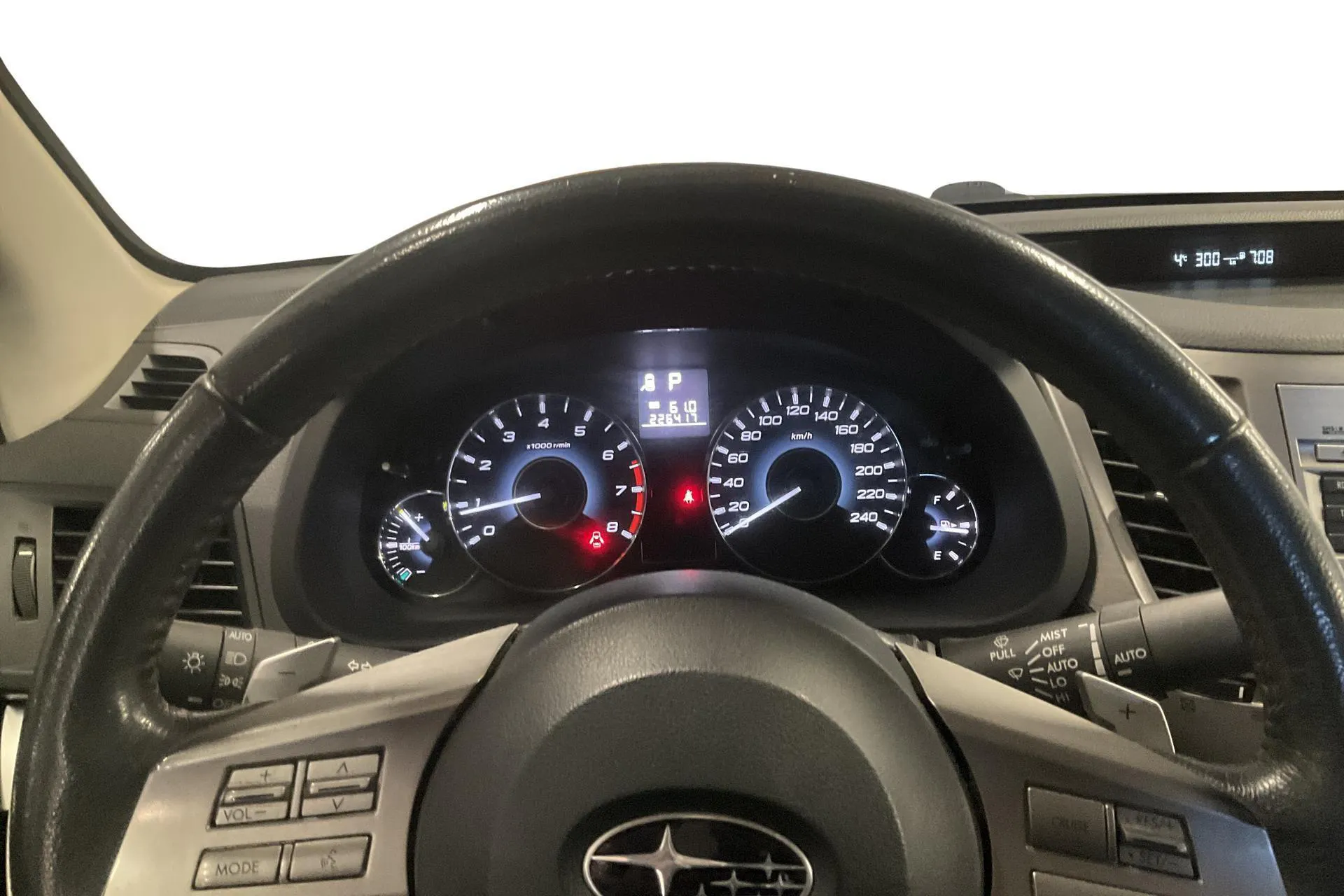 Presentationsfoto 10 av 10: Subaru Legacy 2.5i Sedan (167hk) - 22 641 mil - Automat - Light Yellow - 2011