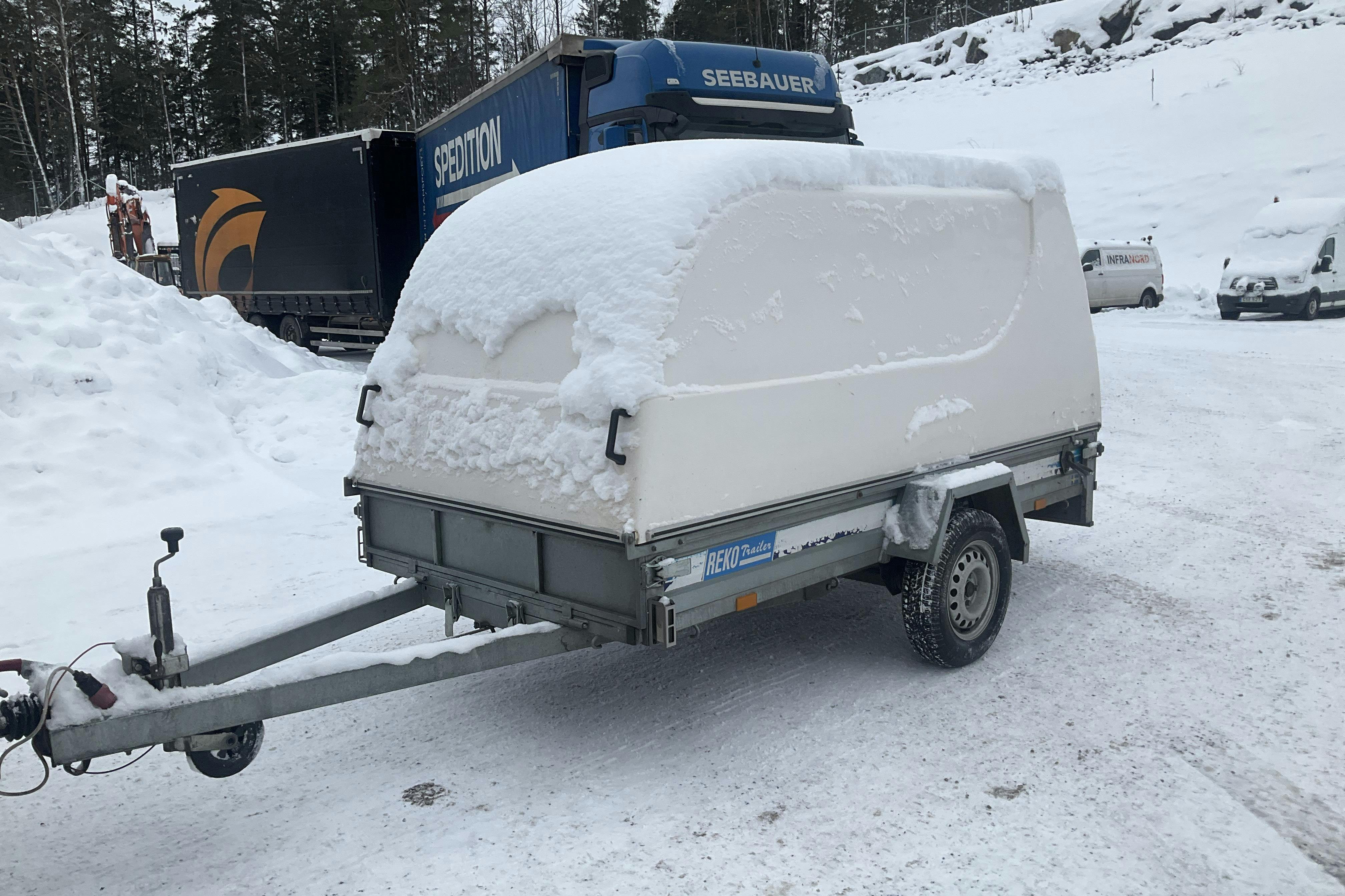 Presentationsfoto 1 av 8: REKO Trailer FF 1901 Kåpsläpvagn med tippfunktion släpvagn - 0 km - grå - 2009