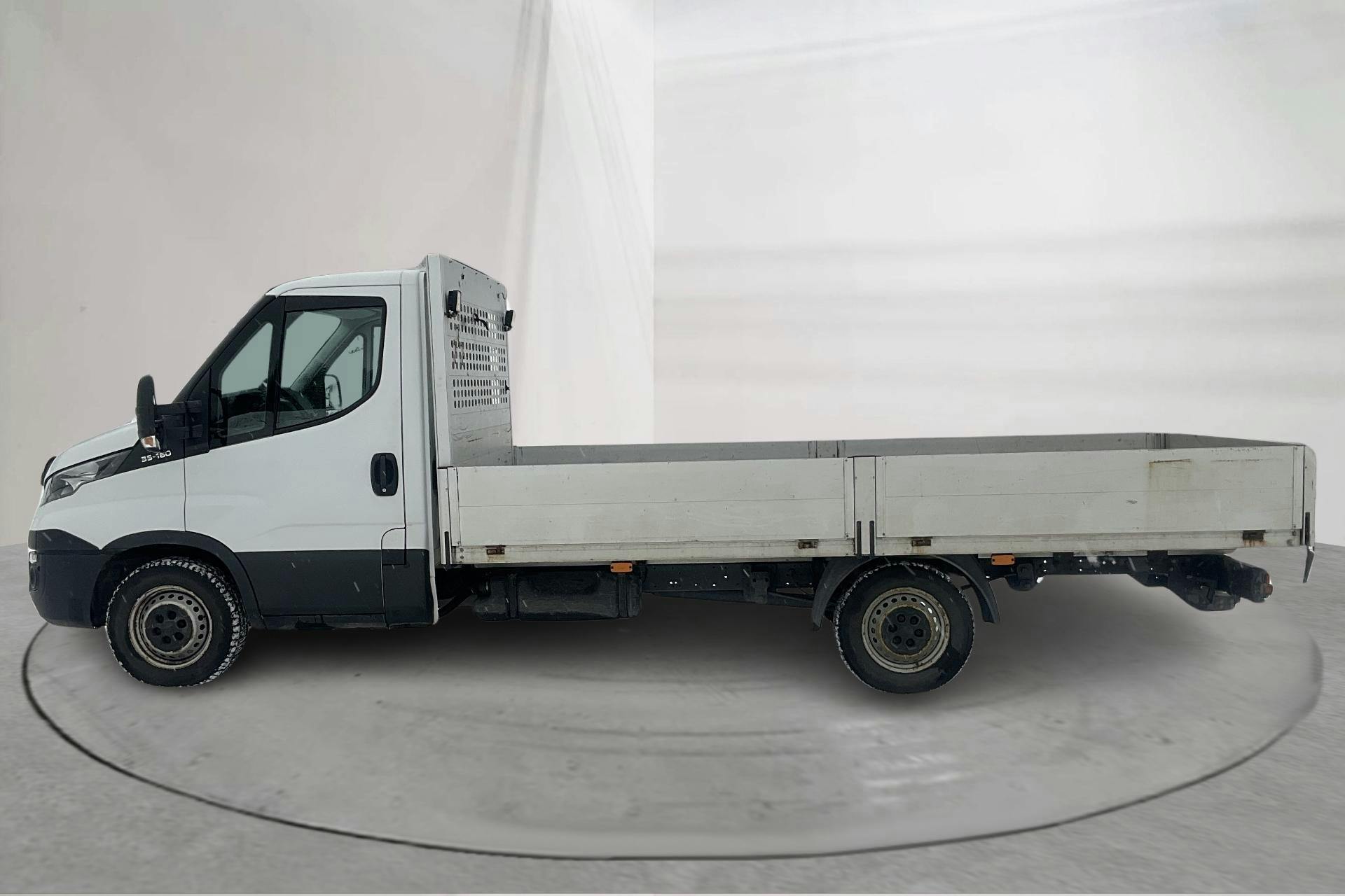 Præsentationsfoto 2 af 12: Iveco Daily 35 2.3 (156hk) - 77 860 kilometer - Manuel - Hvid - 2019