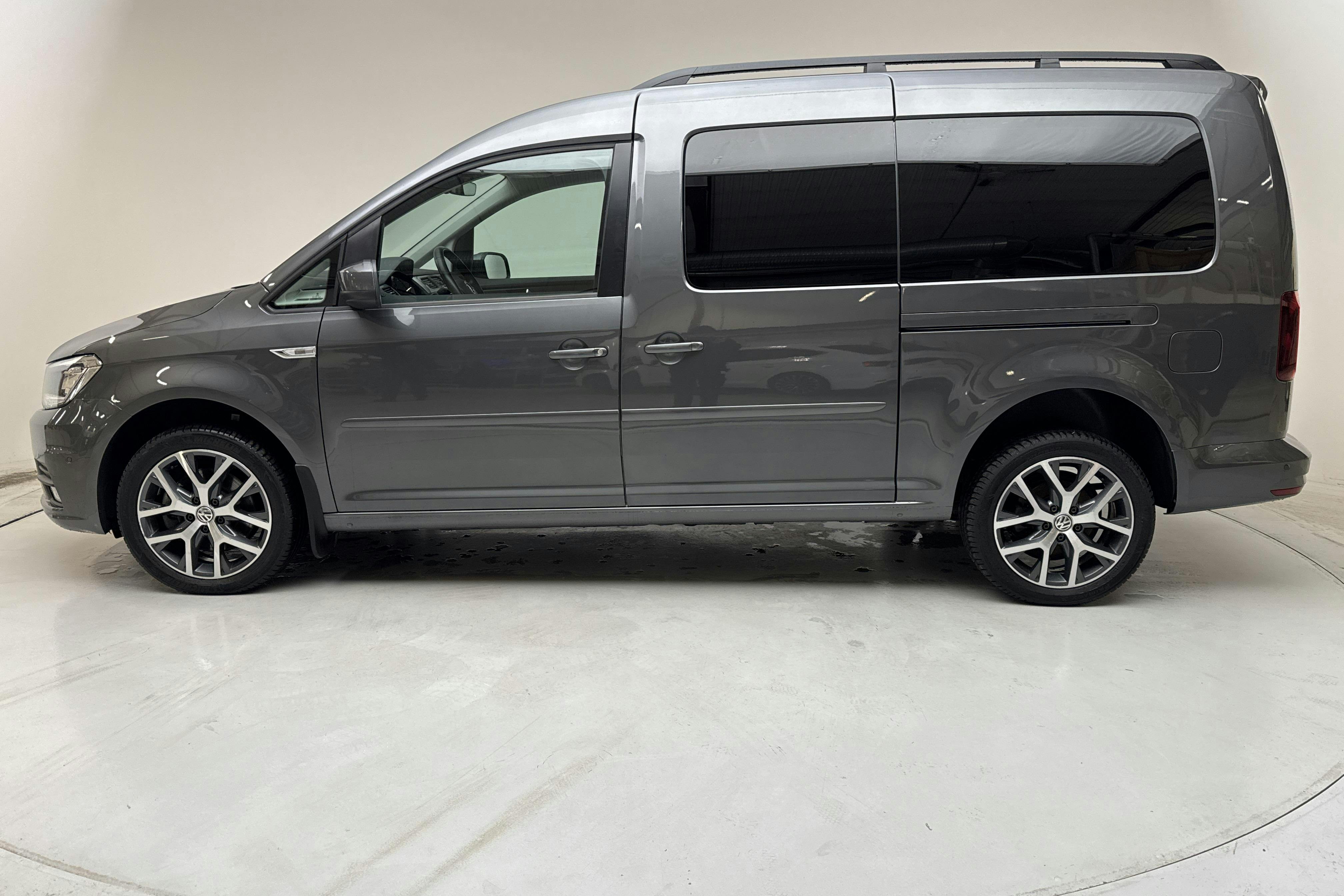 Präsentationsfoto 2 von 15: VW Caddy Maxi Life 2.0 TDI 4MOTION (150hk) - 25 580 Kilometer - Verkaufsautomat - Light Grey - 2018