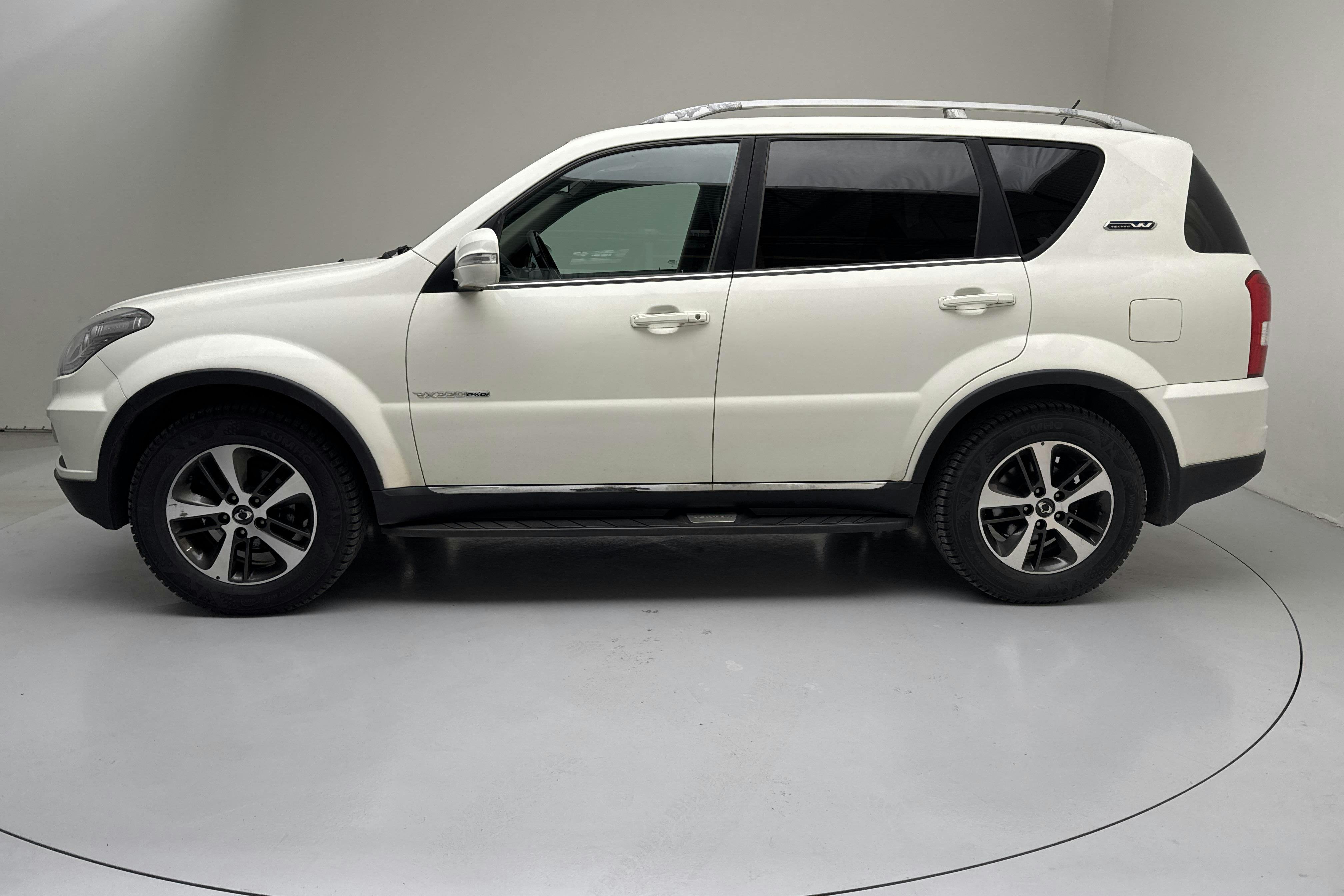 Presentationsfoto 2 av 17: SsangYong Rexton 2.2 XDi 4WD (178hk) - 21 369 mil - Automat - vit - 2016