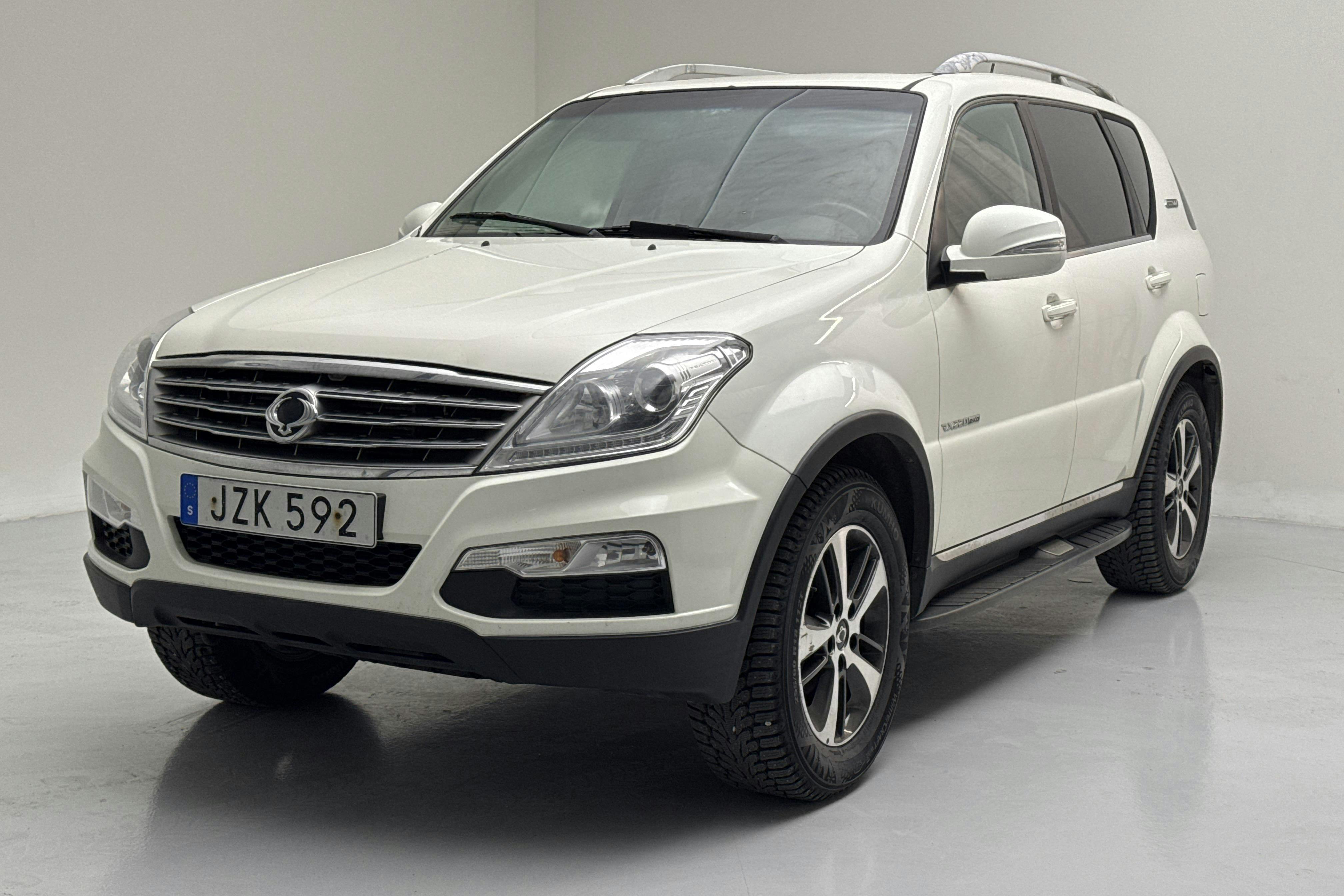Presentationsfoto 1 av 17: SsangYong Rexton 2.2 XDi 4WD (178hk) - 21 369 mil - Automat - vit - 2016