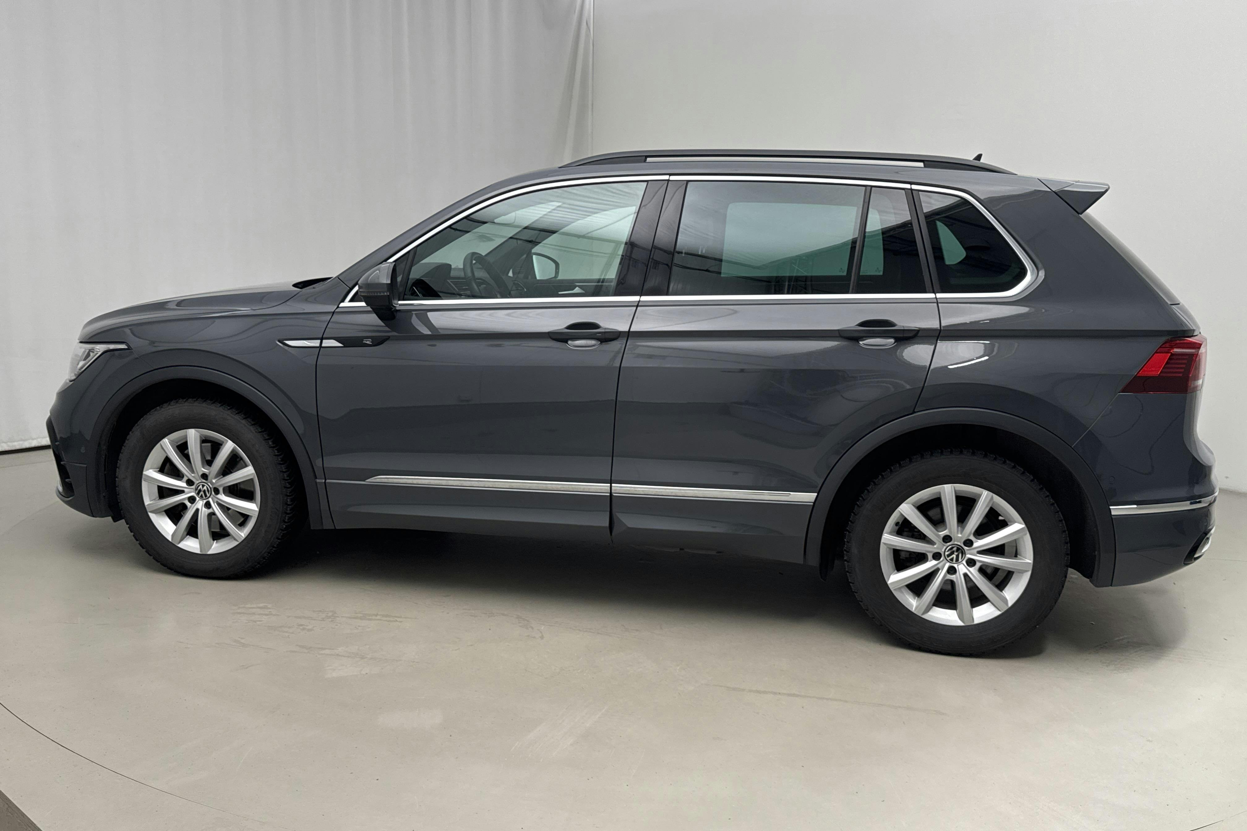 Presentation photo 2 of 17: VW Tiguan 2.0 TDI 4MOTION (200hk) - 63 510 km - Automatic - gray - 2021
