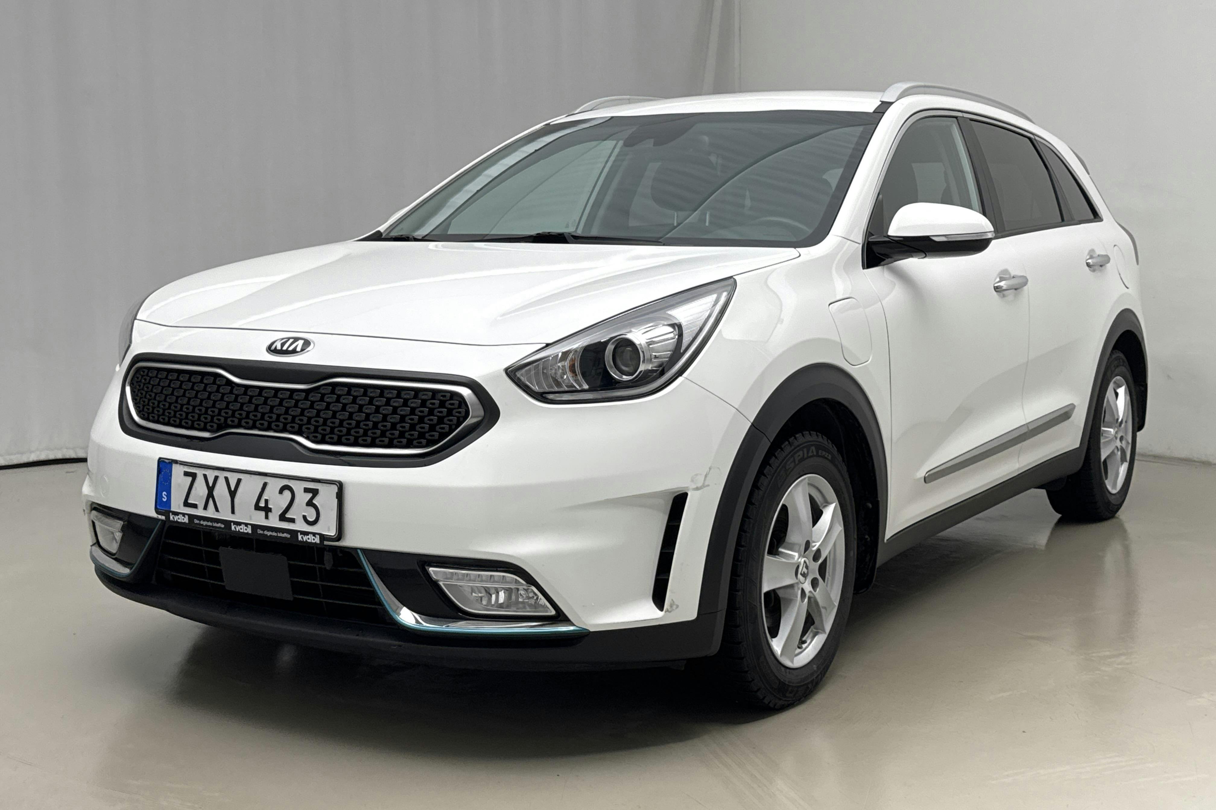 Präsentationsfoto 1 von 22: KIA Niro Plug-in Hybrid 1.6 (141hk) - 42 940 Kilometer - Verkaufsautomat - Weiß - 2019
