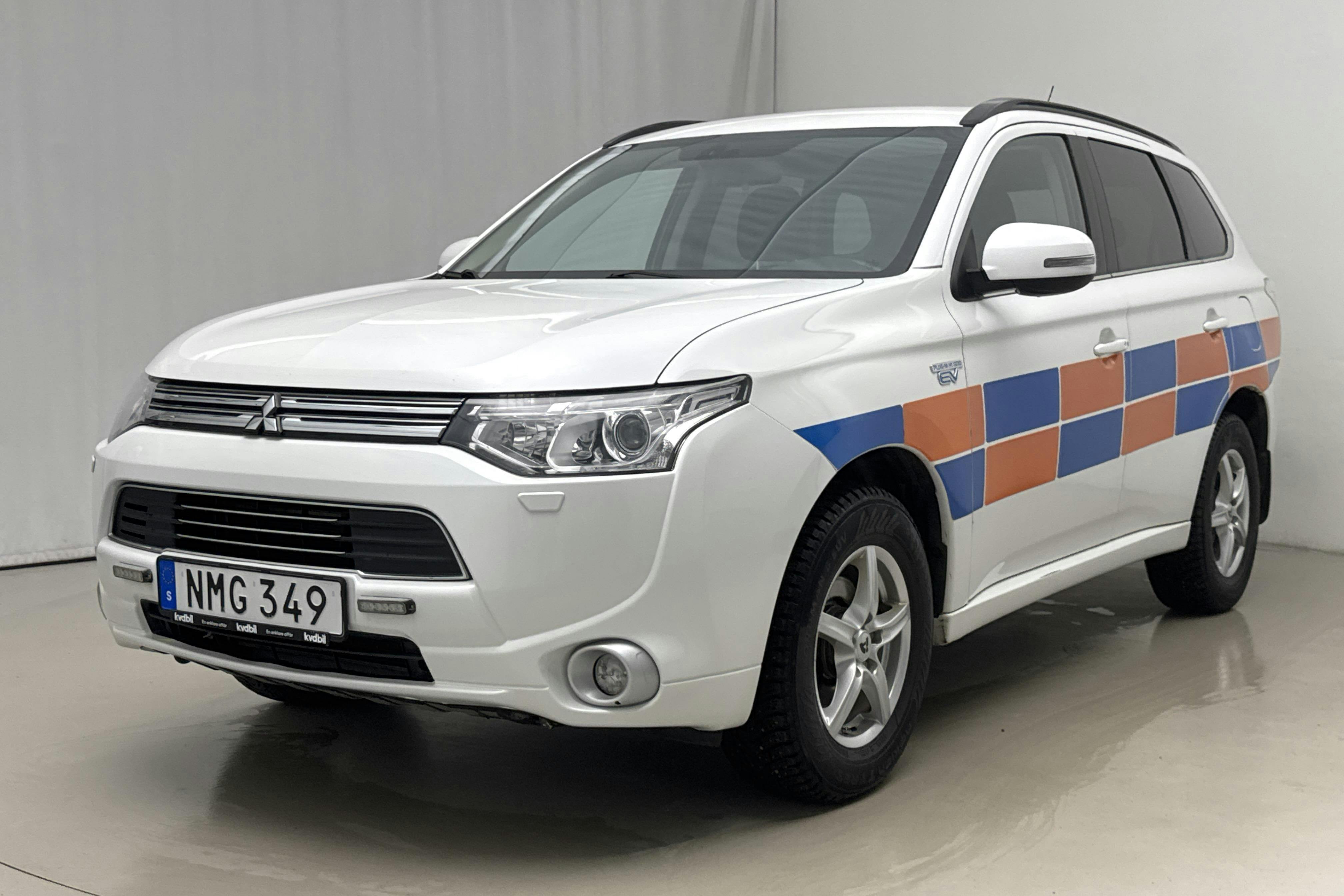Presentation photo 1 of 19: Mitsubishi Outlander 2.0 Plug-in Hybrid 4WD (121hk) - 50 850 km - Automatic - white - 2014