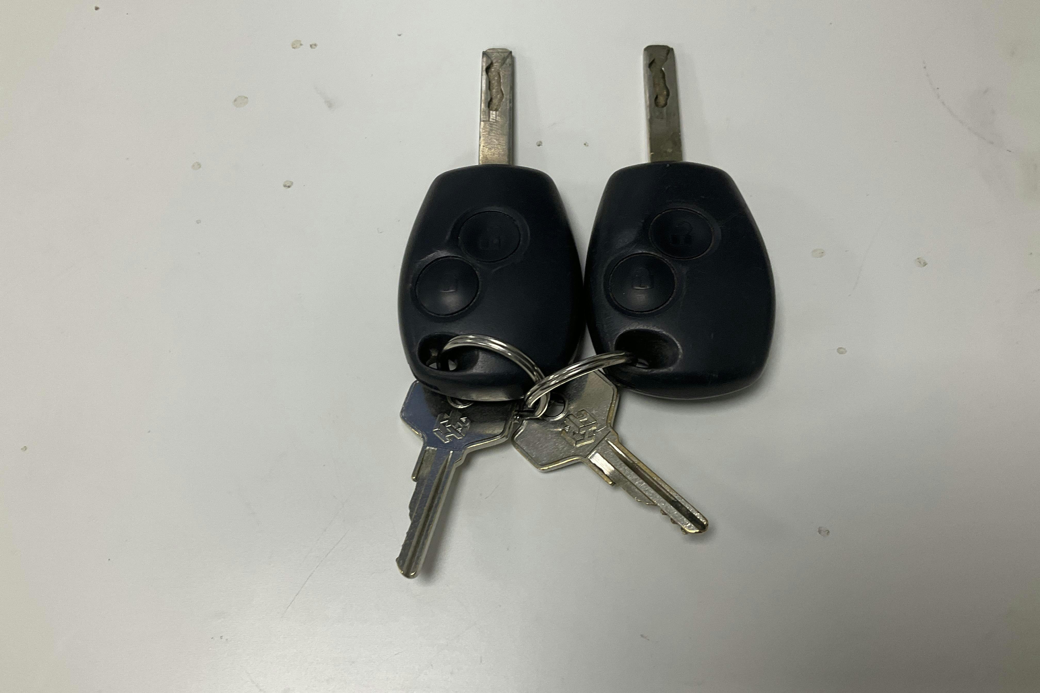 Presentationsfoto 14 av 14: Opel Movano 2.3 CDTI 2WD Volymskåp (125hk) - 11 346 mil - Manuell - vit - 2011