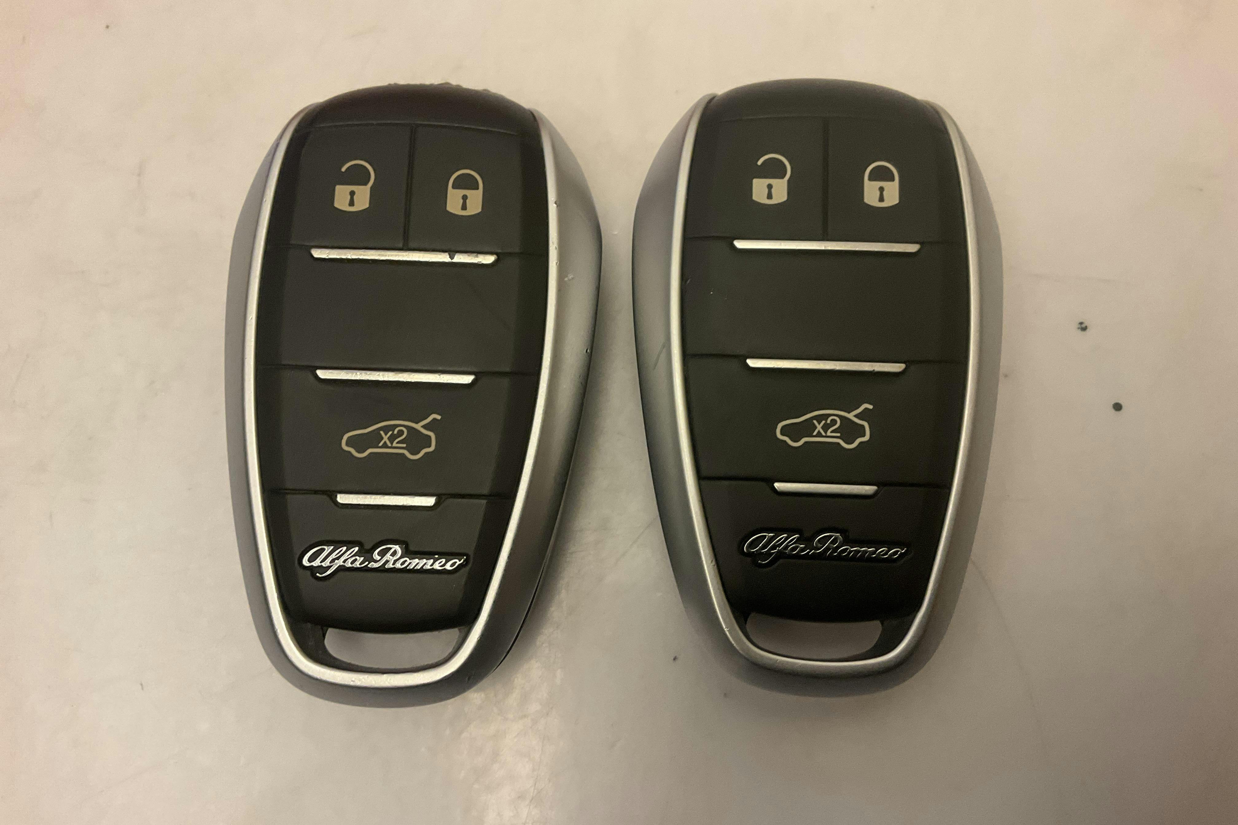 Presentationsfoto 14 av 14: Alfa Romeo Stelvio 2.0 AWD (280hk) - 8 847 mil - Automat - grå - 2019