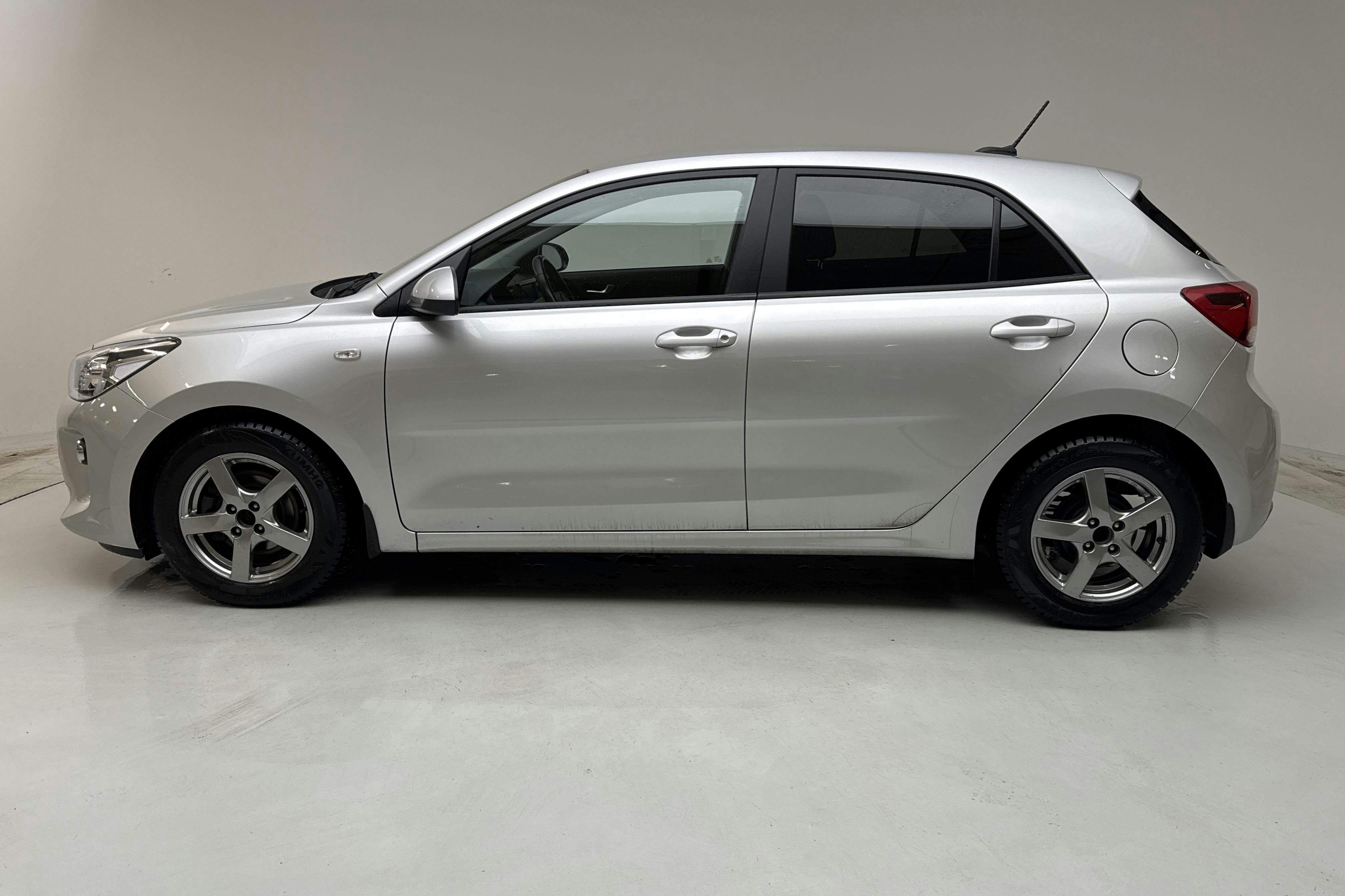 Presentationsfoto 2 av 13: KIA Rio 1.0 T-GDi (120hk) - 8 750 mil - Automat - grå - 2020