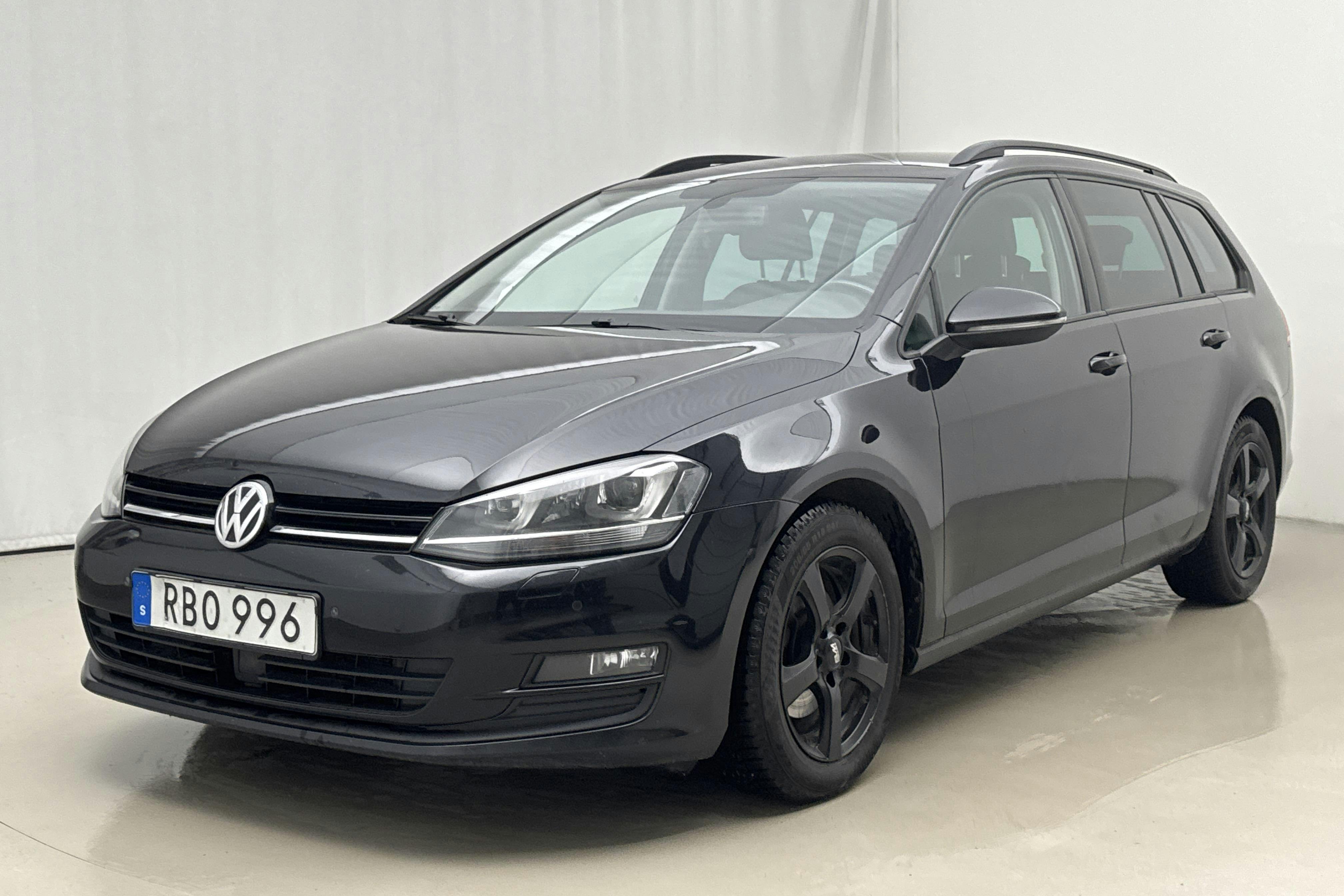 Presentation photo 1 of 21: VW Golf VII 1.6 TDI BlueMotion Sportscombi (110hk) - 217 700 km - Automatic - black - 2016