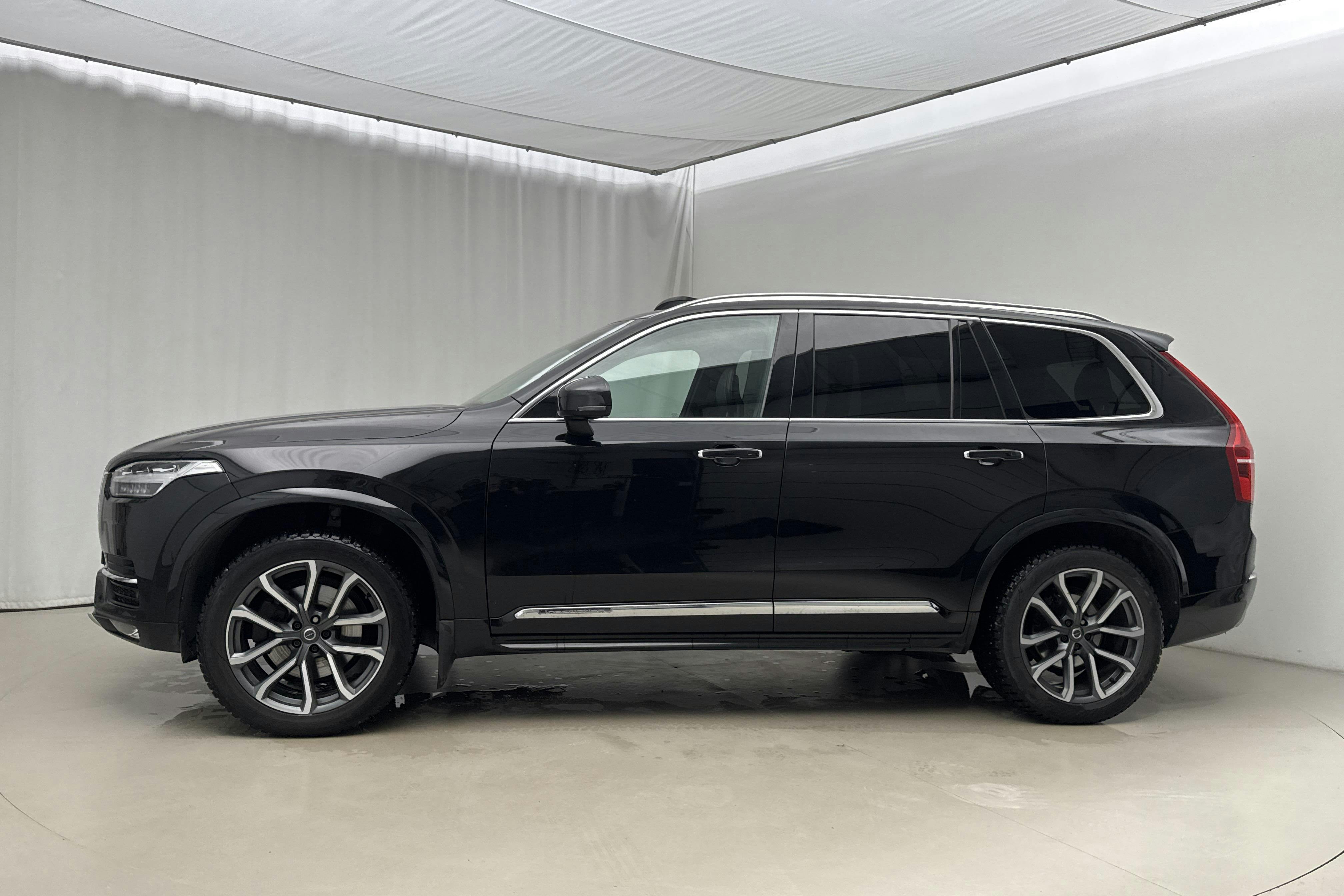 Presentationsfoto 2 av 25: Volvo XC90 D5 AWD (235hk) - 14 668 mil - Automat - svart - 2018