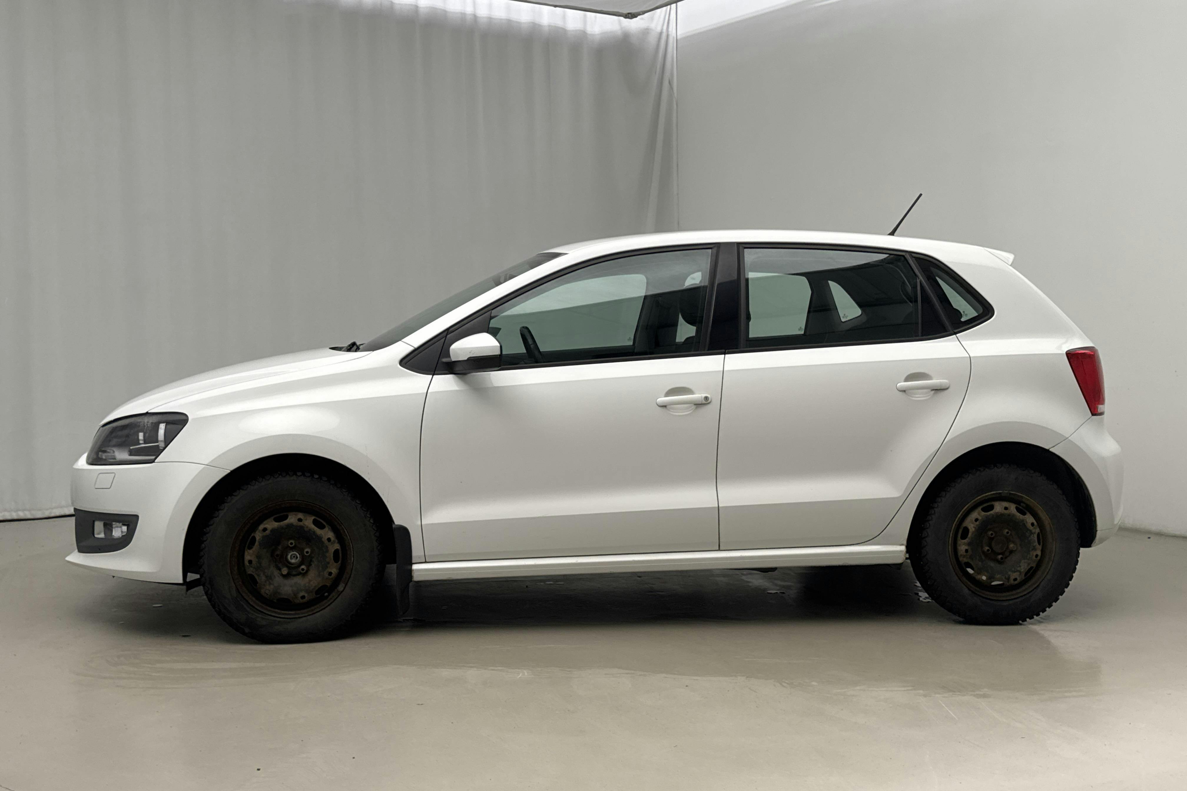 Presentationsfoto 2 av 17: VW Polo 1.4 5dr (85hk) - 14 737 mil - Manuell - vit - 2011