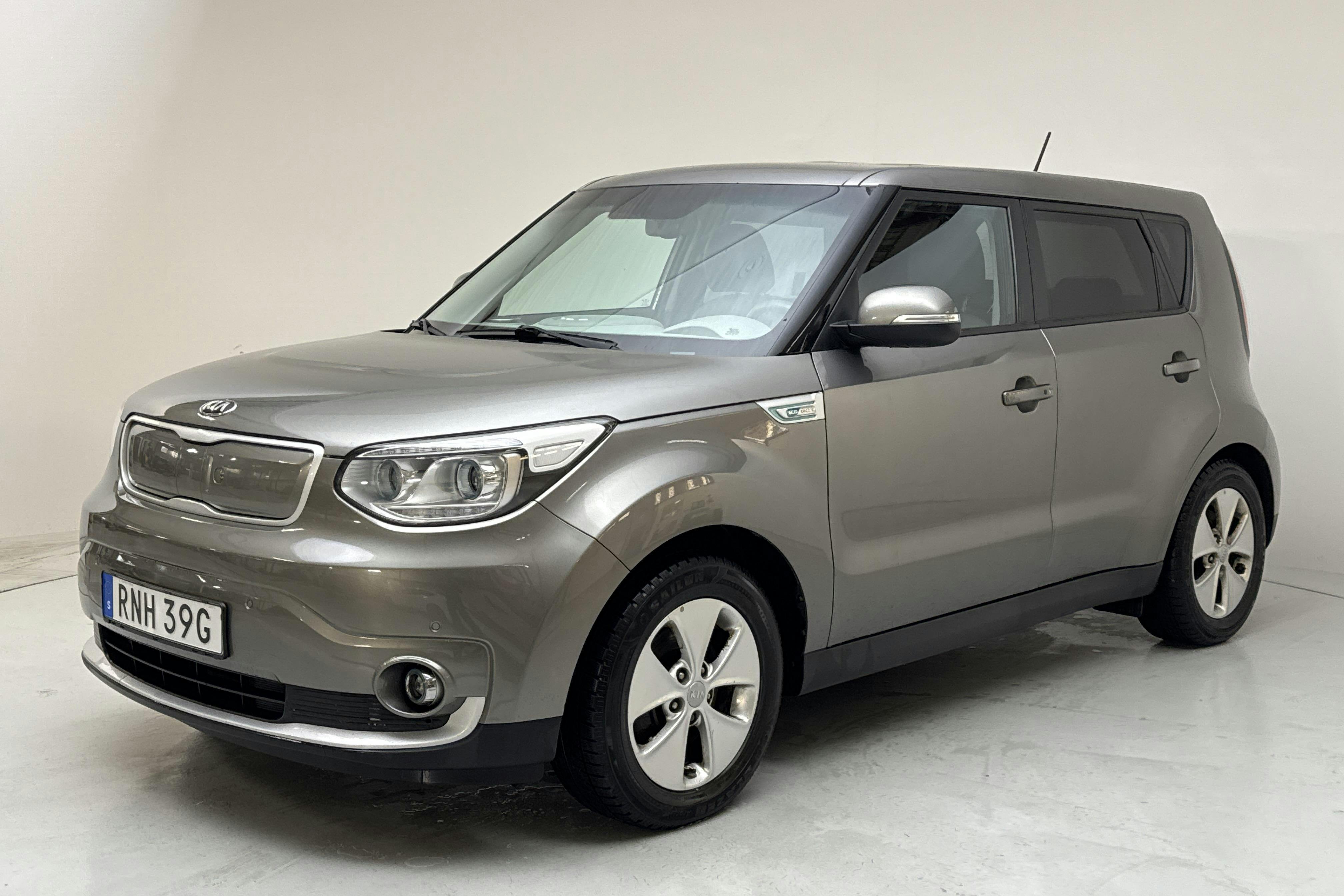 Presentation photo 1 of 15: KIA Soul EV (110hk) - 82 650 km - Automatic - gray - 2016