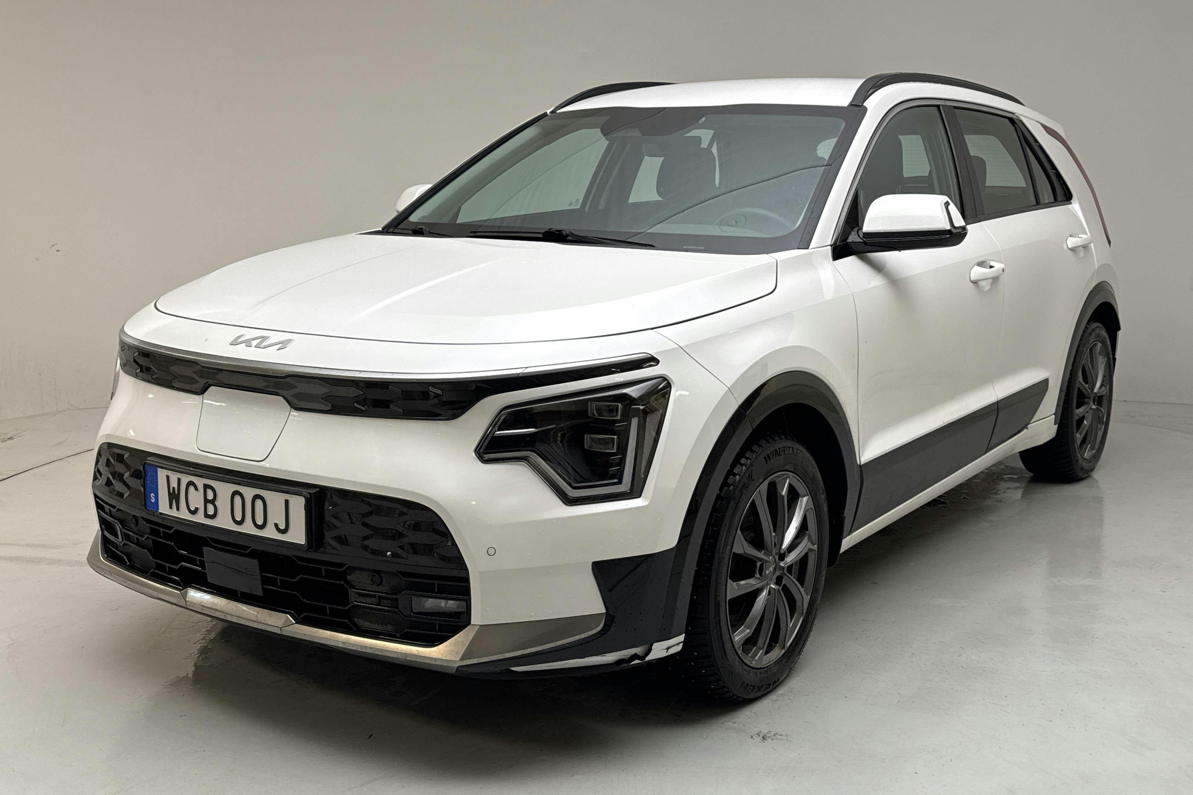 Präsentationsfoto 1 von 16: KIA Niro EV 65kWh (204hk) - 97 260 Kilometer - Verkaufsautomat - Weiß - 2023