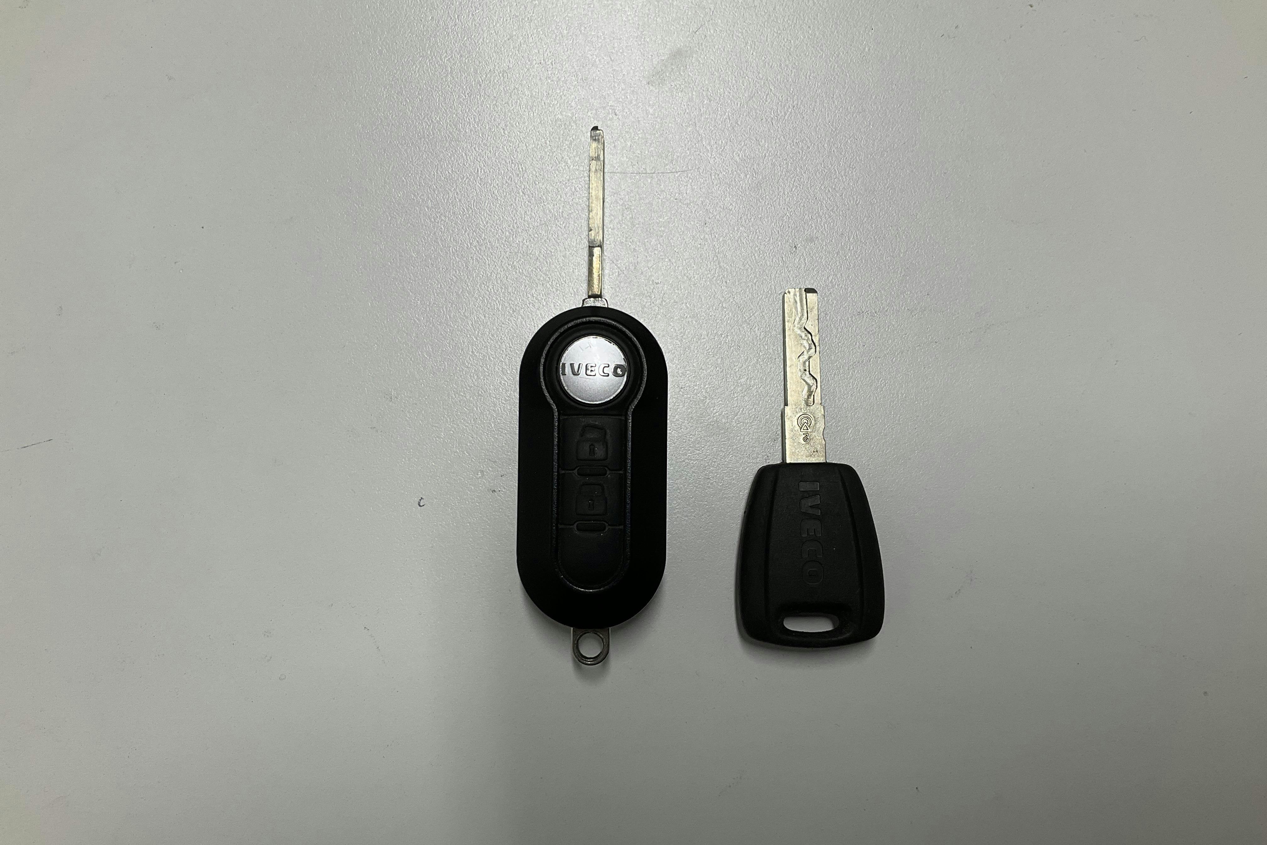 Presentation photo 13 of 13: Iveco Daily 35 2.3 (156hk) - 76 580 km - Automatic - white - 2022