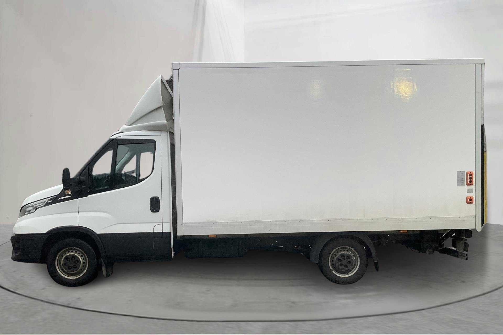 Presentation photo 2 of 13: Iveco Daily 35 2.3 (156hk) - 76 580 km - Automatic - white - 2022