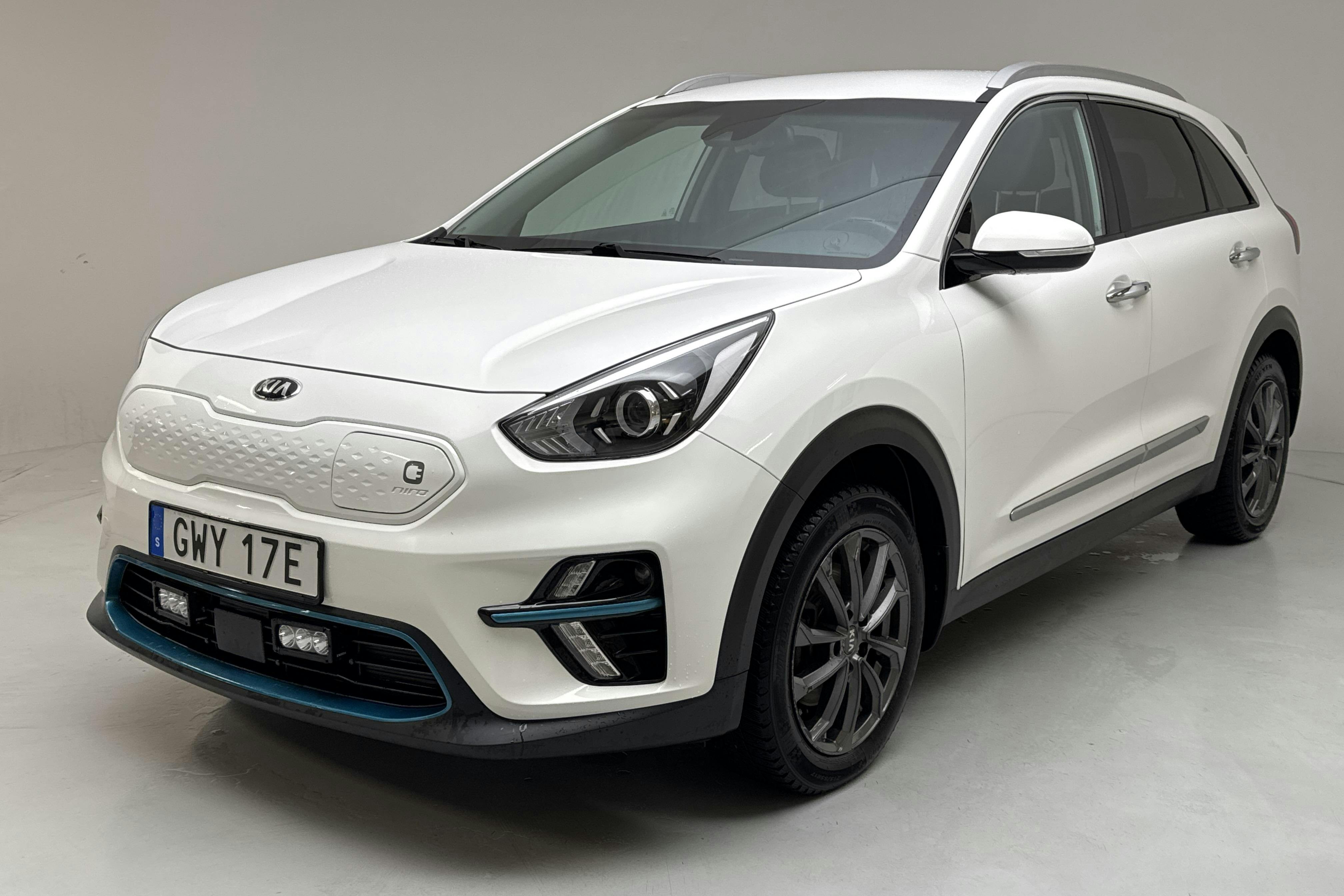 Präsentationsfoto 1 von 16: KIA e-Niro 64kWh (204hk) - 76 760 Kilometer - Verkaufsautomat - Weiß - 2021