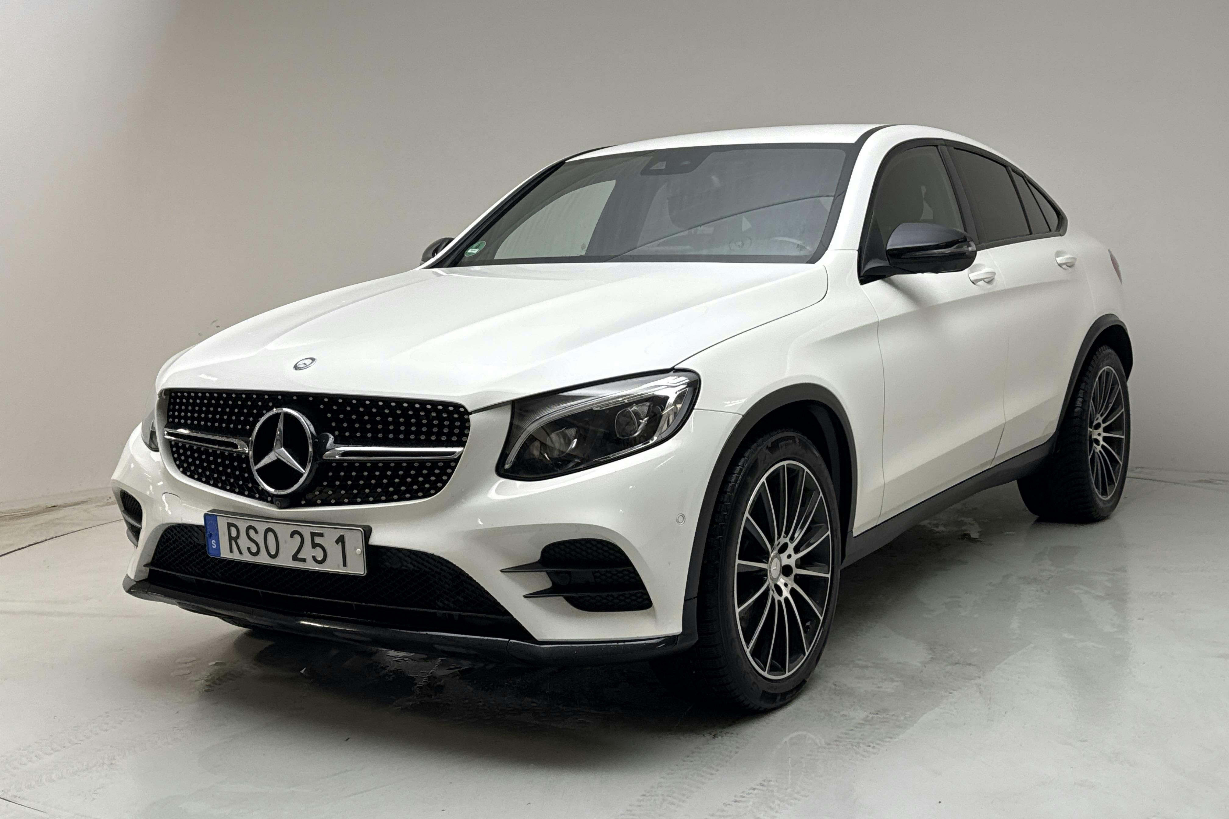 Presentationsfoto 1 av 14: Mercedes GLC 220 d 4MATIC Coupé C253 (170hk) - 11 500 mil - Automat - vit - 2017