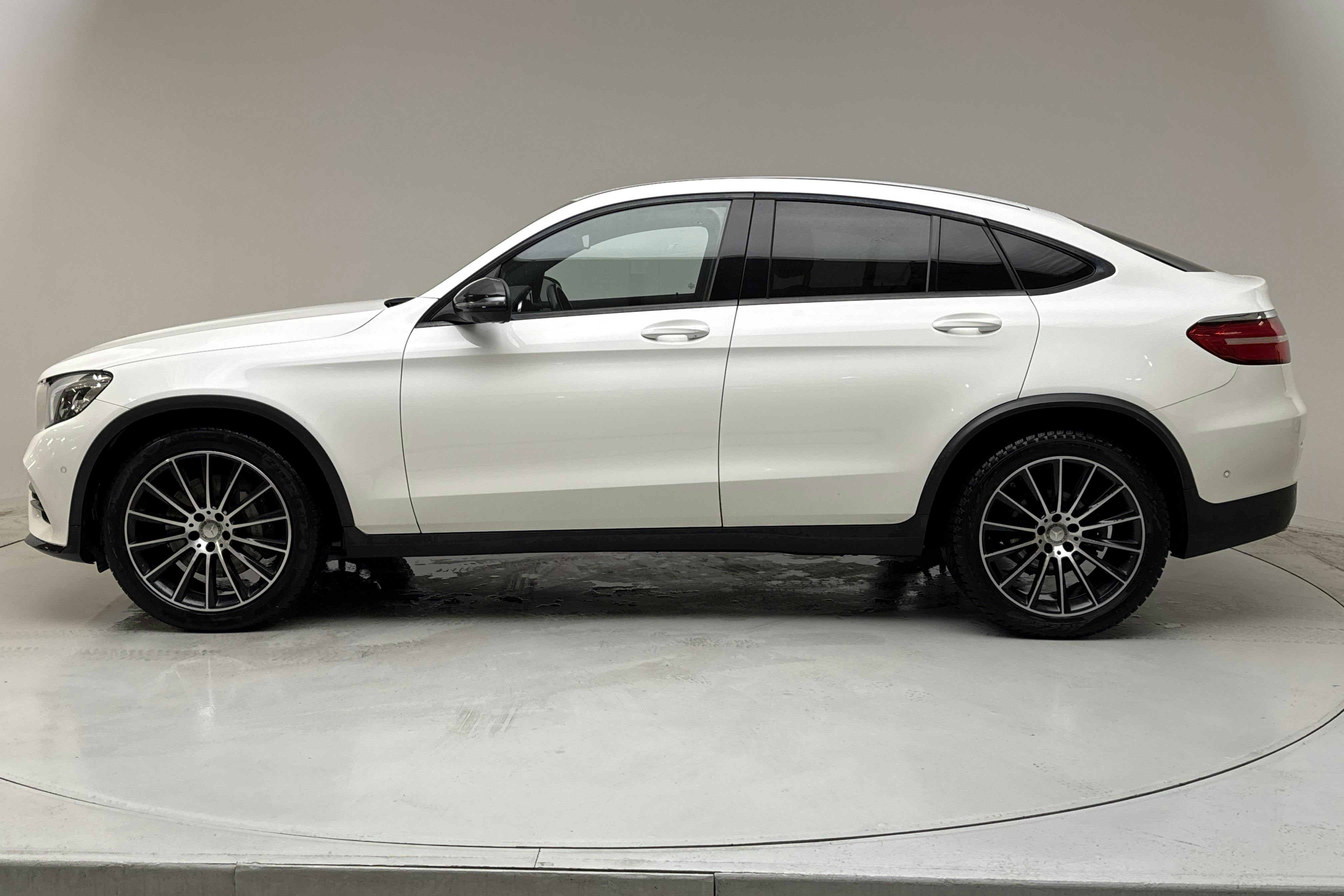 Presentationsfoto 2 av 14: Mercedes GLC 220 d 4MATIC Coupé C253 (170hk) - 11 500 mil - Automat - vit - 2017