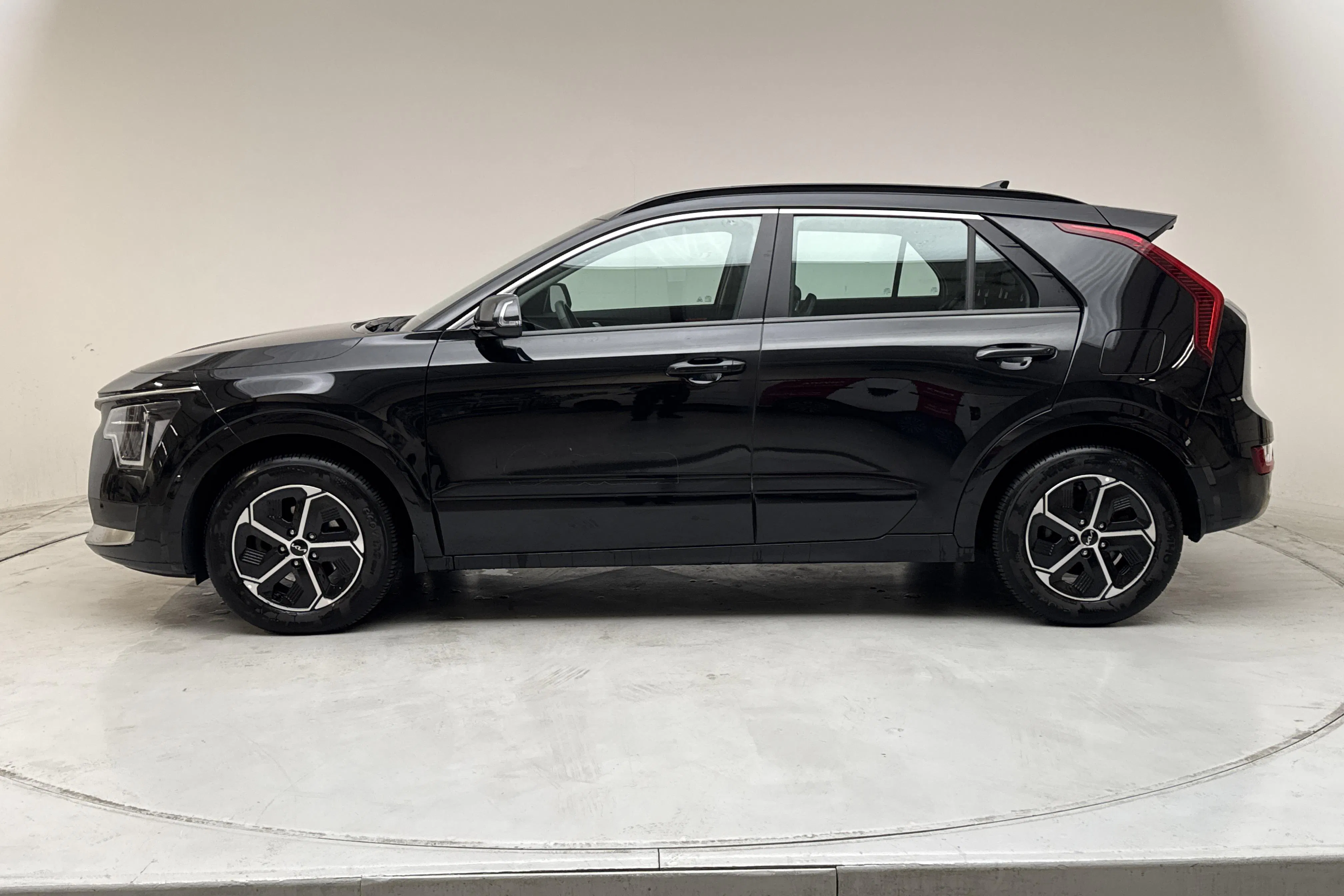 Presentation photo 2 of 15: KIA Niro Hybrid (141hk) - 114 340 km - Automatic - black - 2024