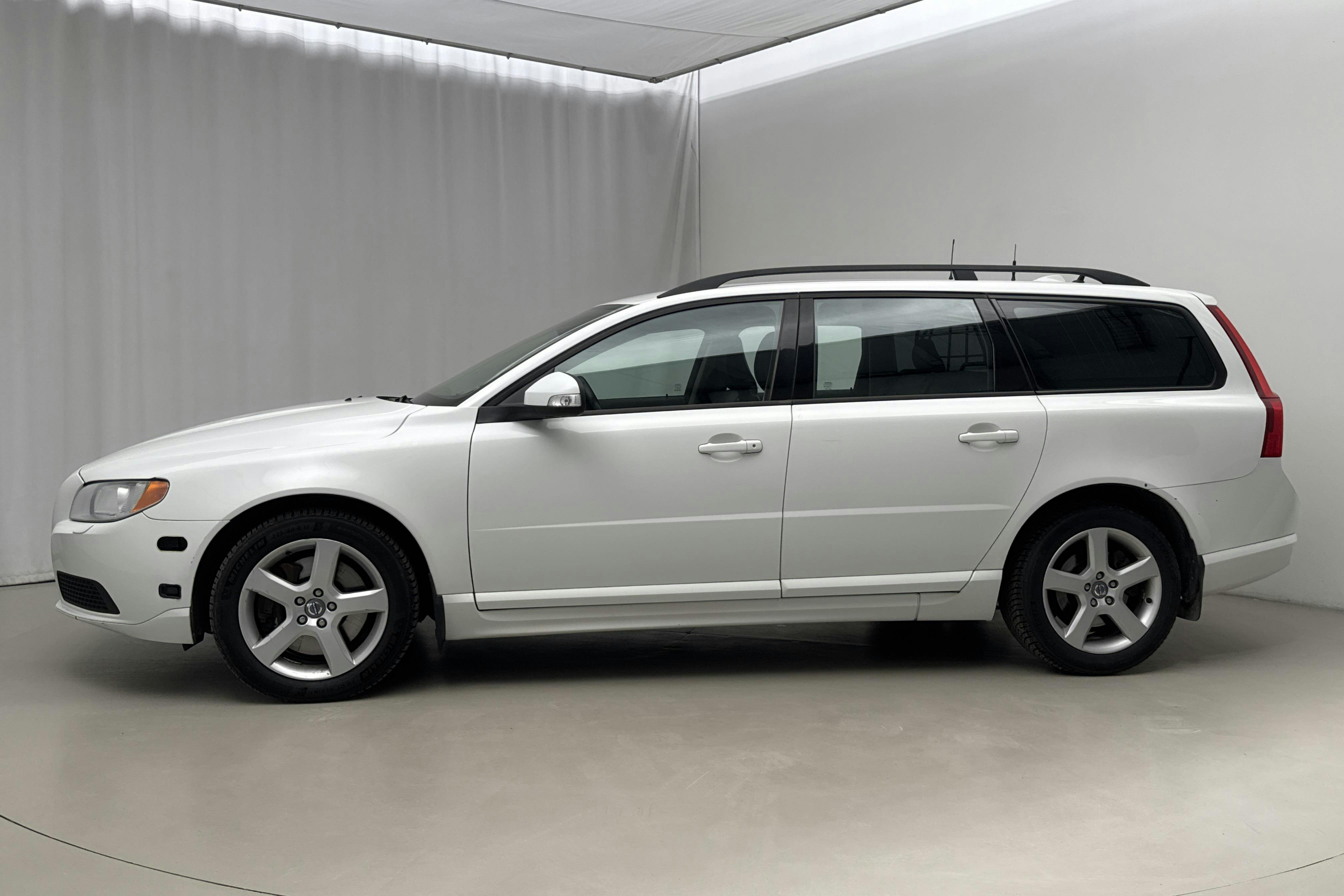Presentation photo 2 of 18: Volvo V70 II T6 AWD (285hk) - 217 580 km - Automatic - white - 2008