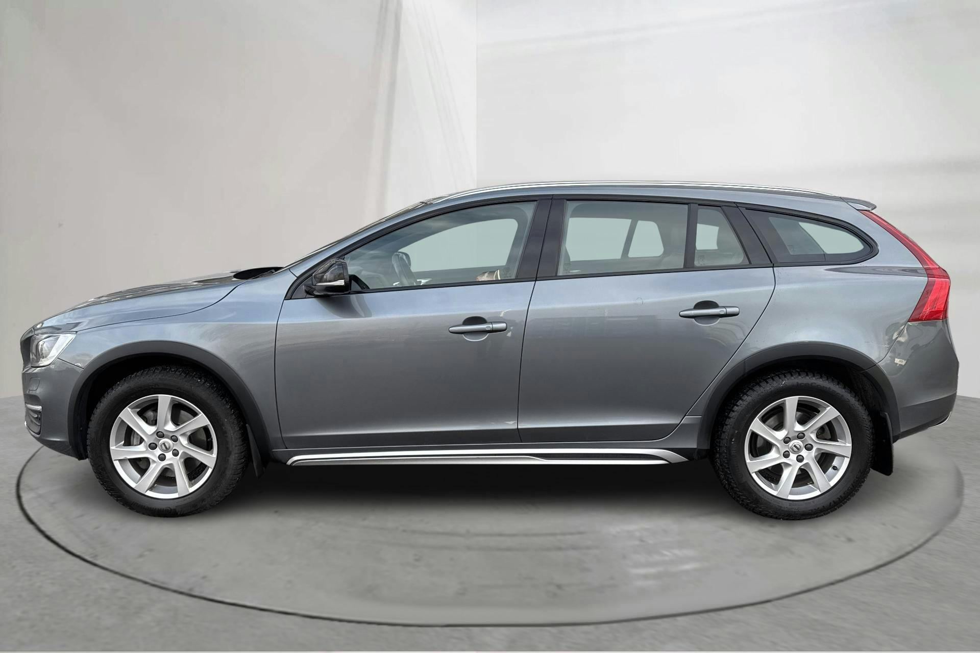 Presentation photo 2 of 19: Volvo V60 D4 Cross Country AWD (190hk) - 100 800 km - Automatic - gray - 2018