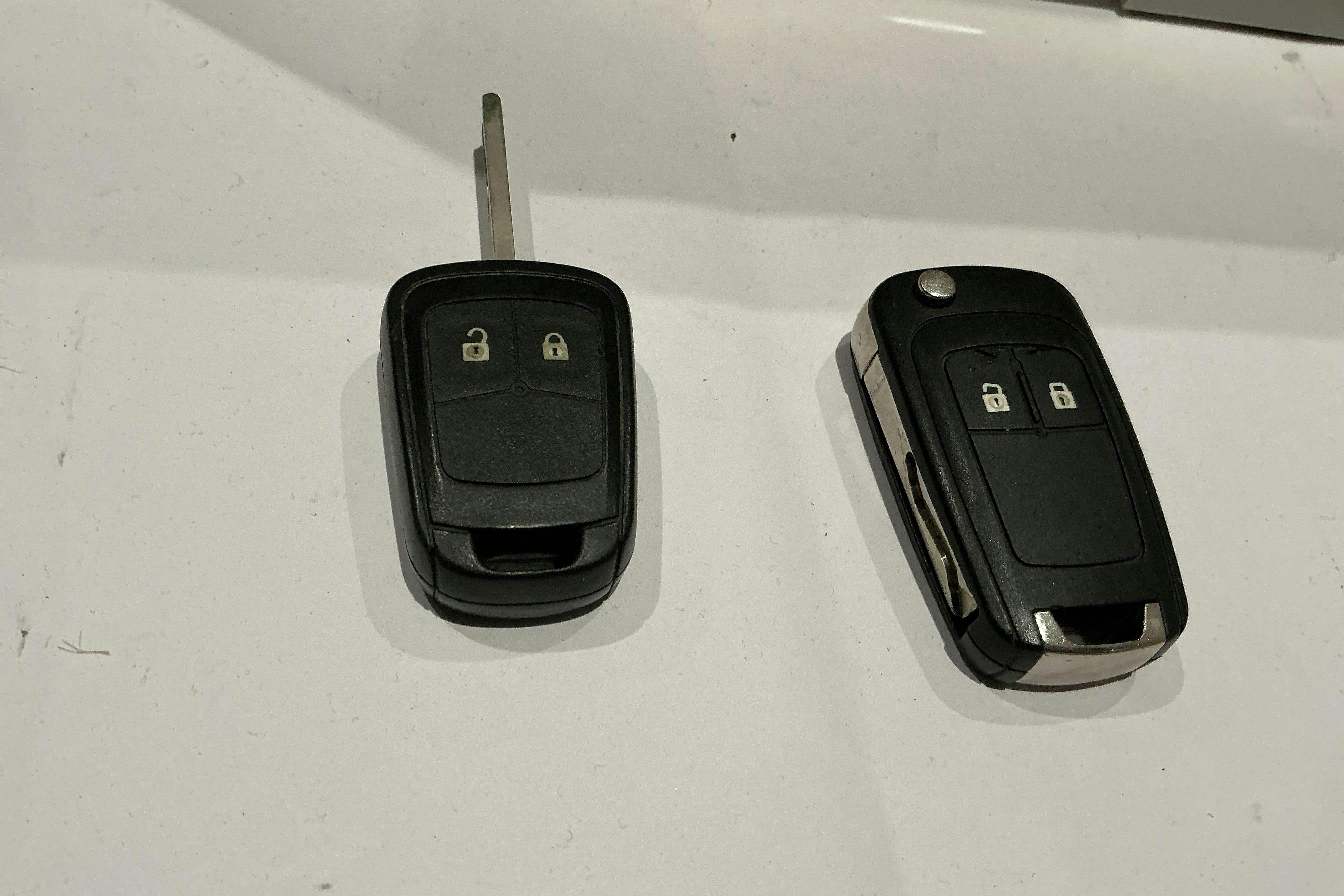 Presentation photo 13 of 13: Opel Astra 1.4 Turbo ECOTEC Sports Tourer (140hk) - 157 100 km - Manual - white - 2012