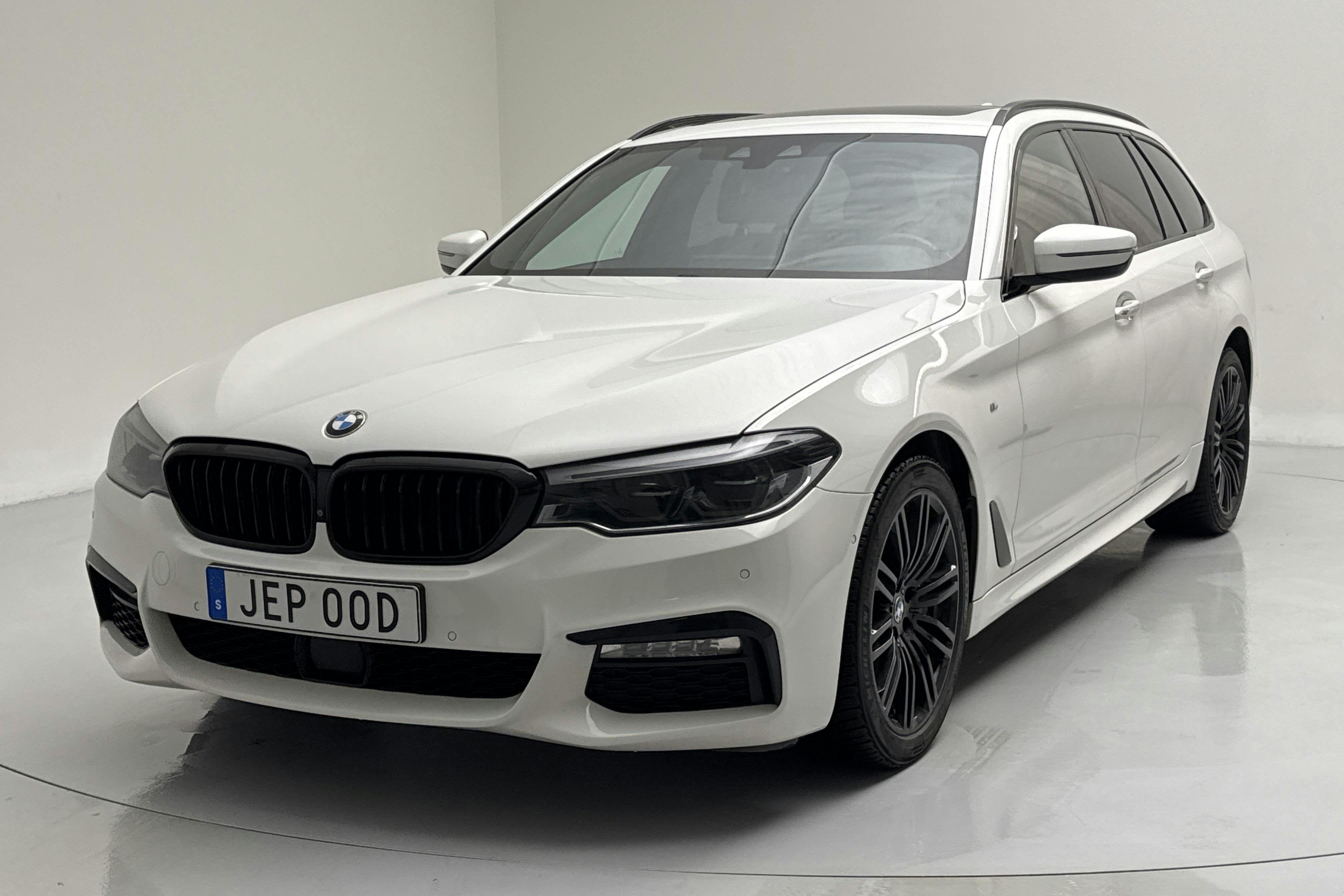 Presentation photo 1 of 19: BMW 540i xDrive Touring, G31 (340hk) - 145 870 km - Automatic - white - 2018