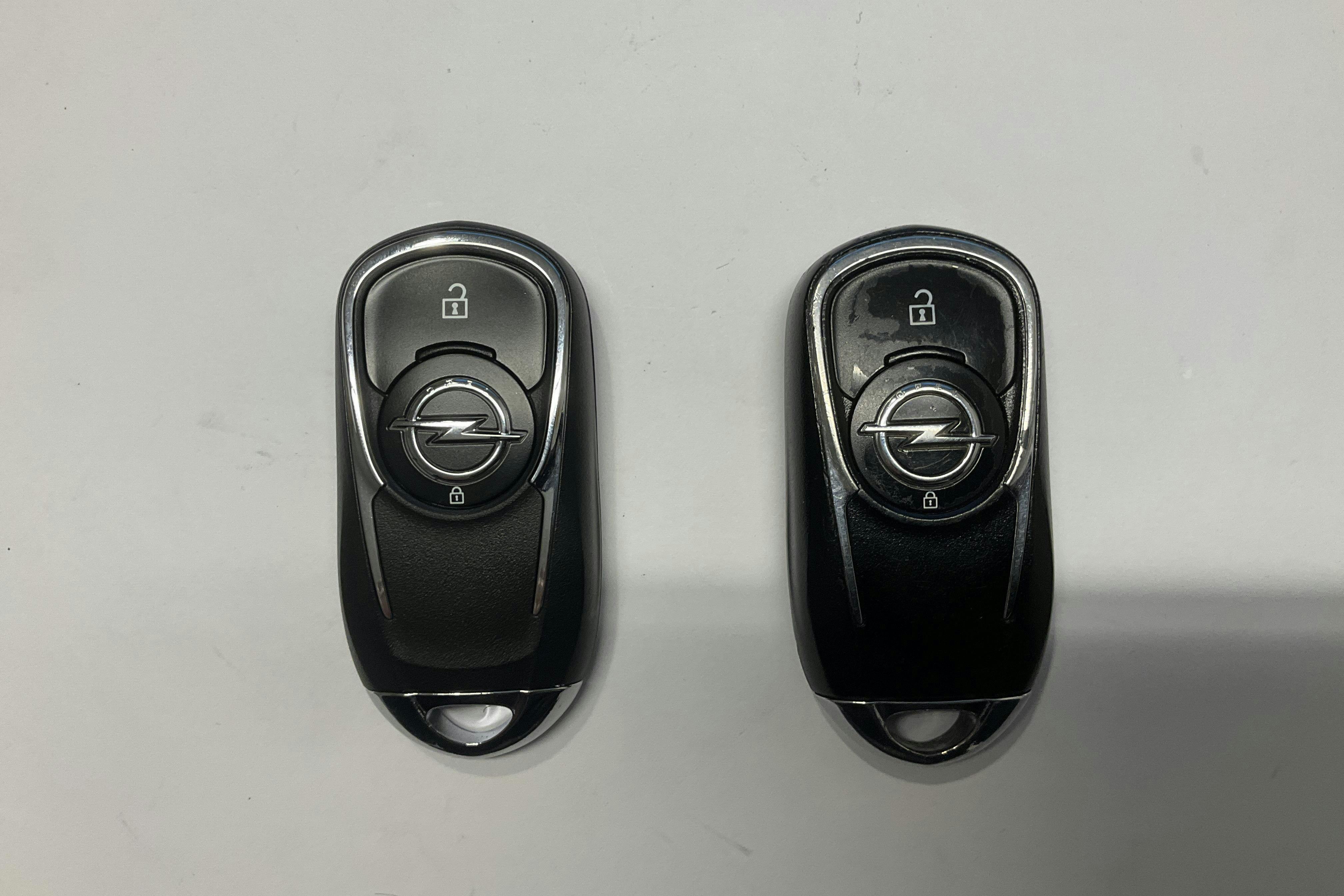 Presentationsfoto 14 av 14: Opel Insignia 1.5 Turbo Sports Tourer (165hk) - 12 218 mil - Automat - vit - 2018