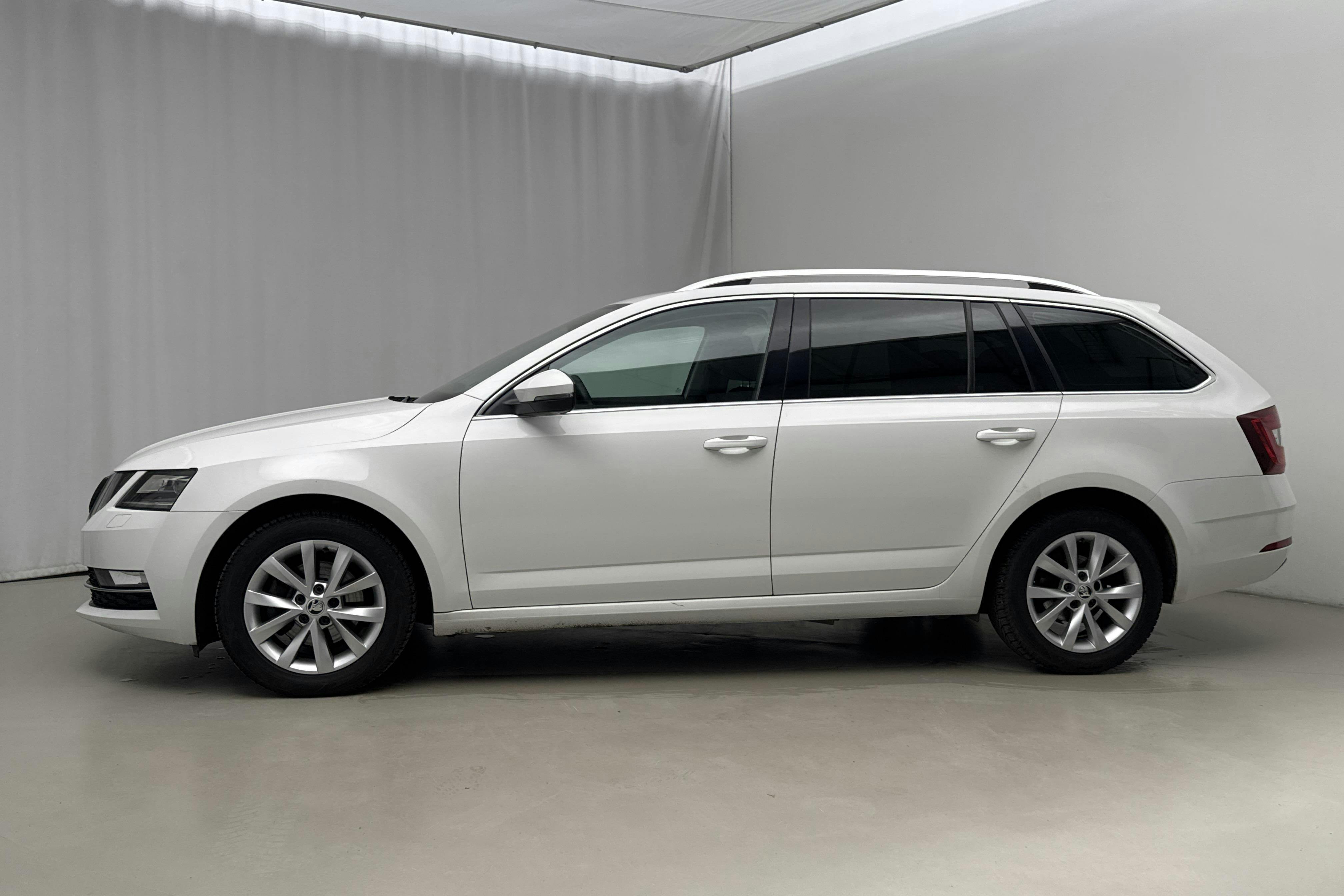 Presentation photo 2 of 18: Skoda Octavia III 1.0 TSI Combi (115hk) - 105 510 km - Automatic - white - 2019