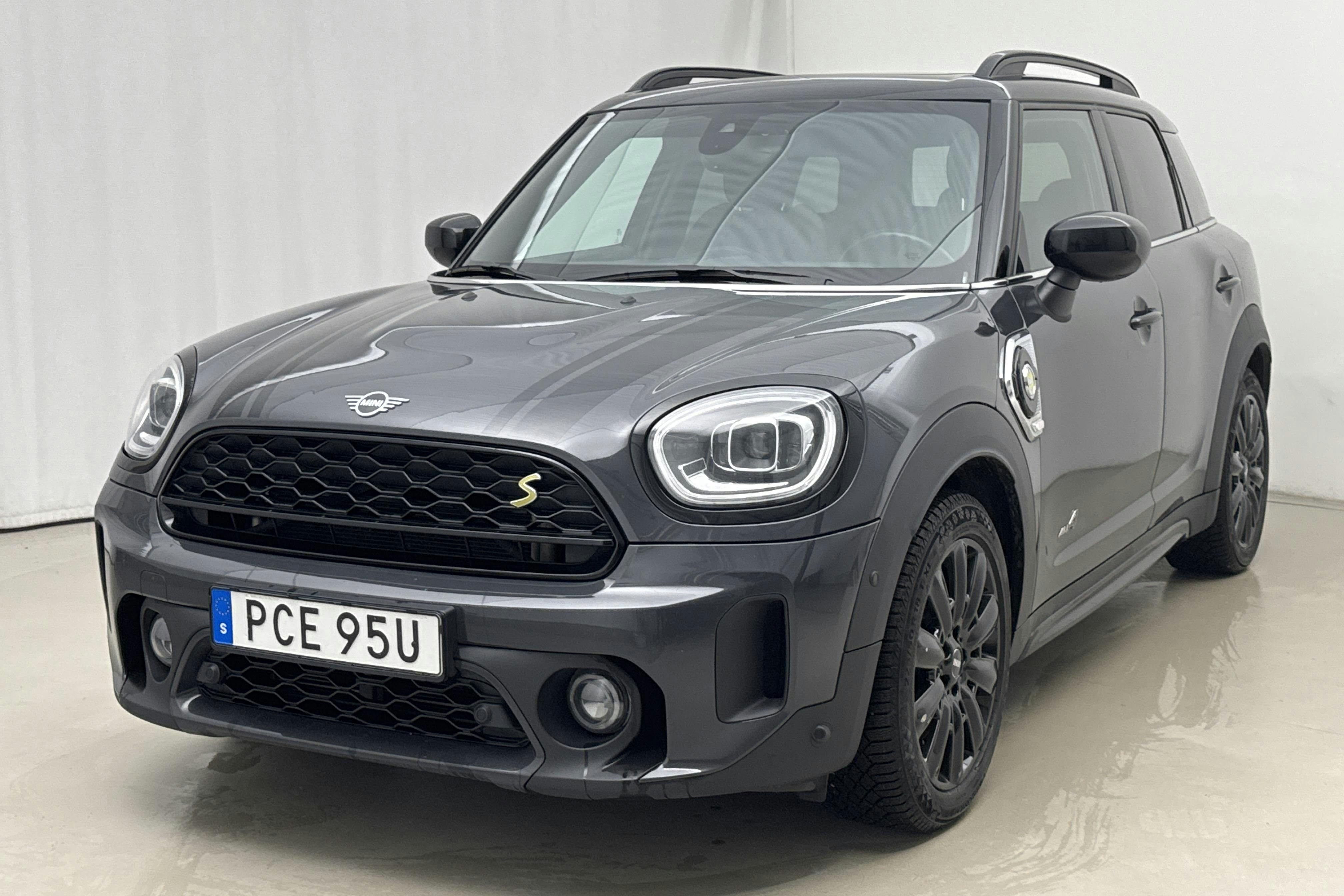 Presentationsfoto 1 av 16: MINI Cooper S E ALL4 Countryman 10,0kWh, F60 LCI (224hk) - 18 122 mil - Automat - grå - 2021