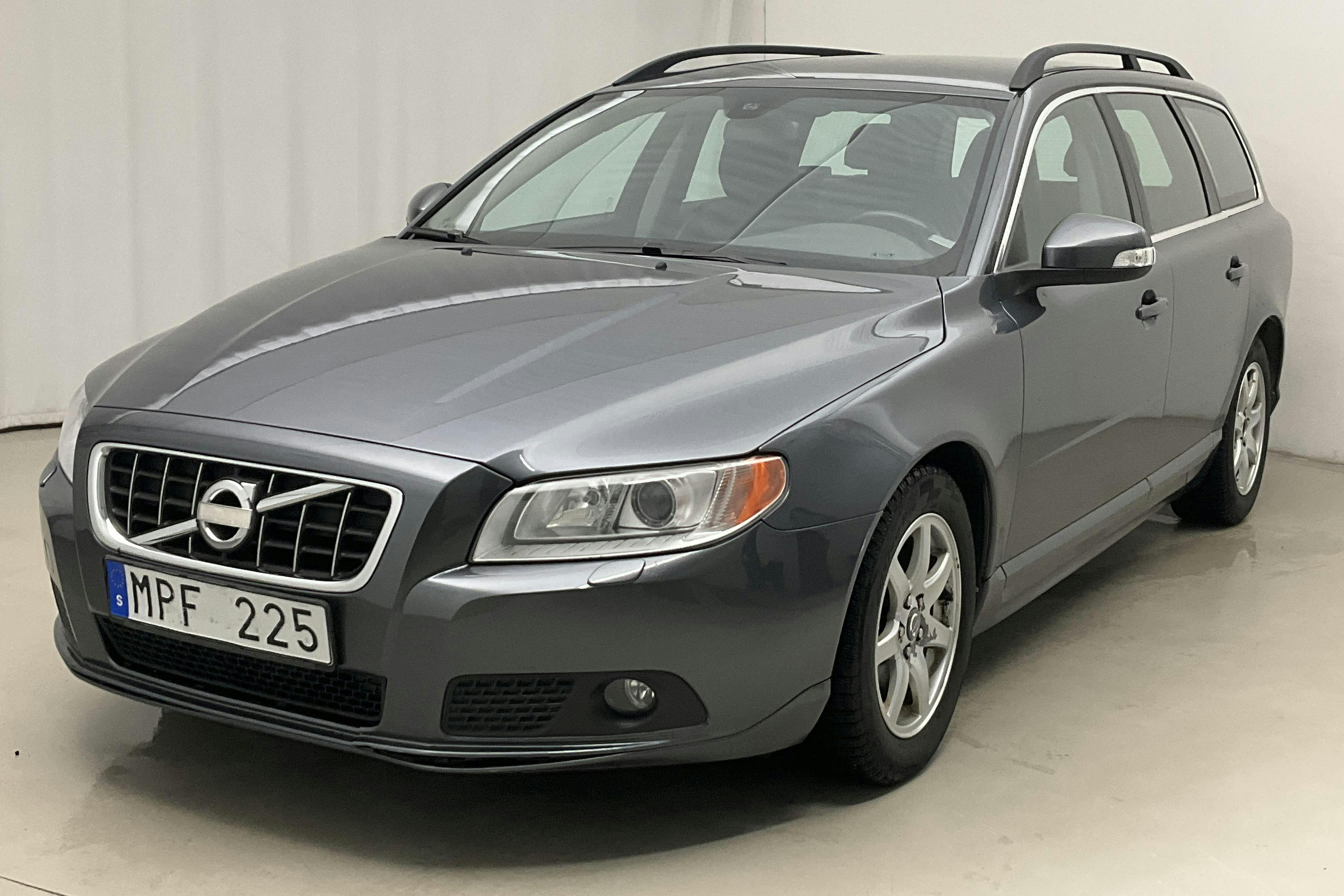 Presentationsfoto 1 av 14: Volvo V70 II 1.6D DRIVe (109hk) - 17 991 mil - Manuell - grå - 2011