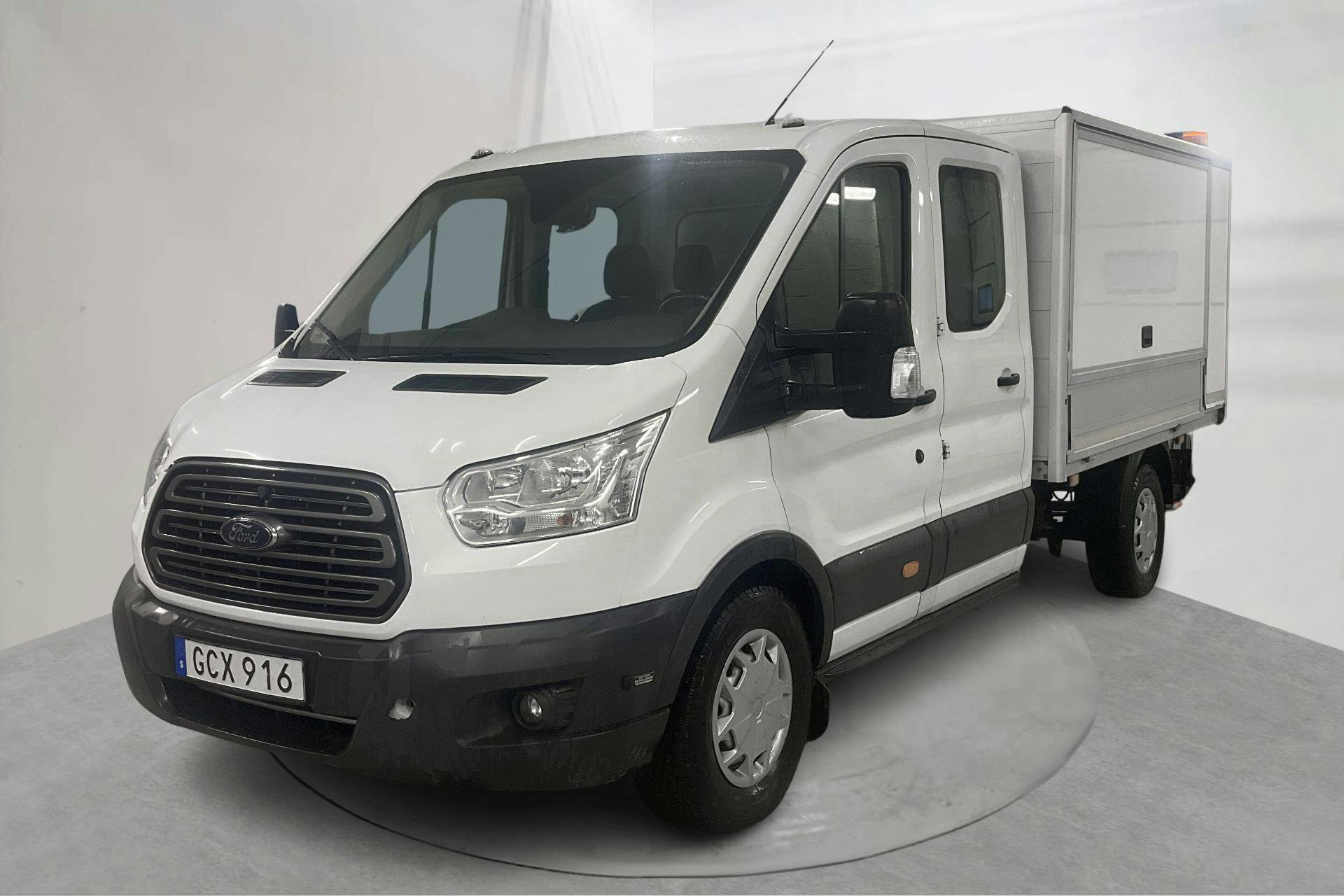 Presentationsfoto 1 av 18: Ford Transit Chassi 350 2.0 TDCi 2WD (170hk) - 8 945 mil - Manuell - 2017