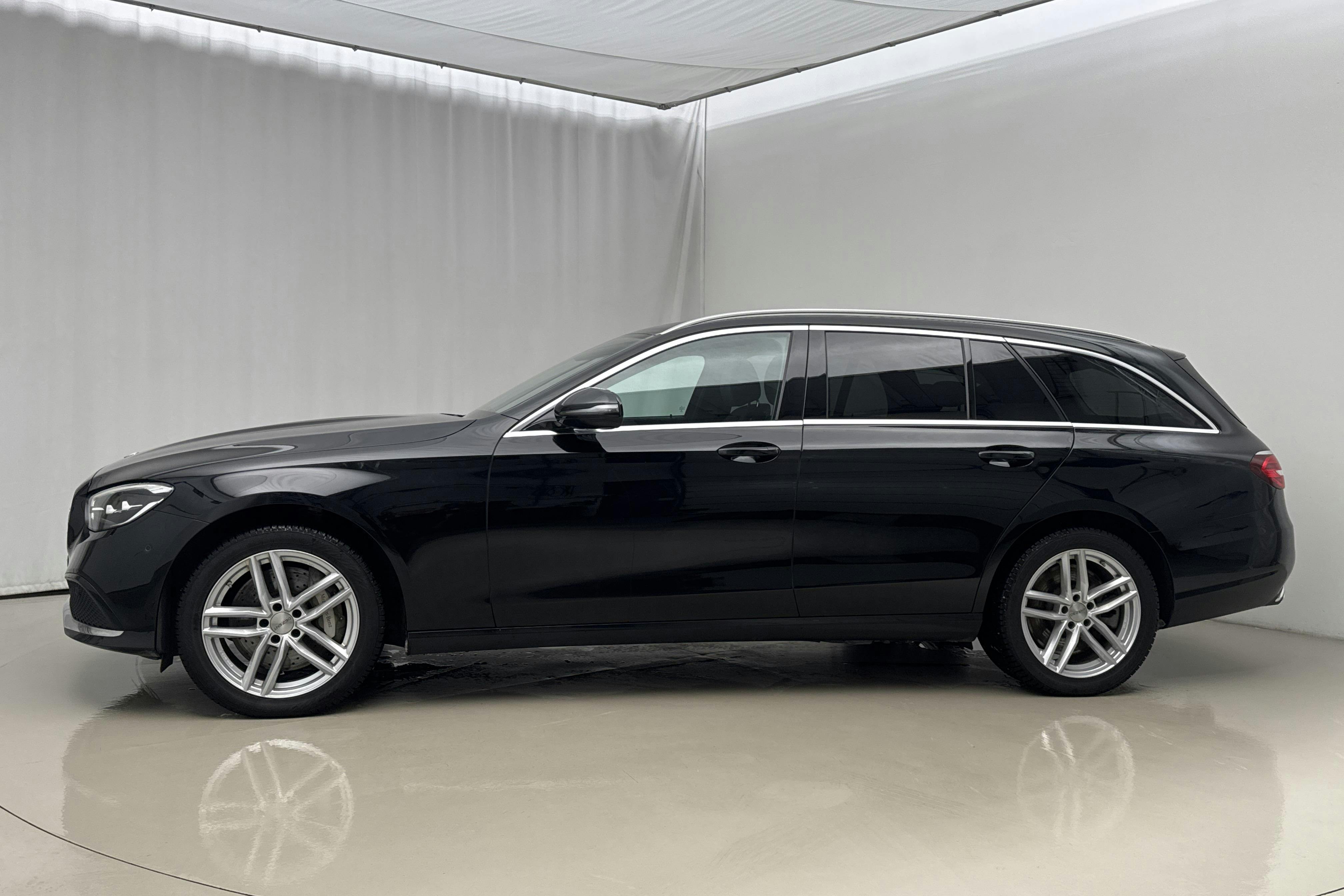Presentation photo 2 of 25: Mercedes E 300 de Kombi 4MATIC S213 (306hk) - 57 440 km - Automatic - black - 2022