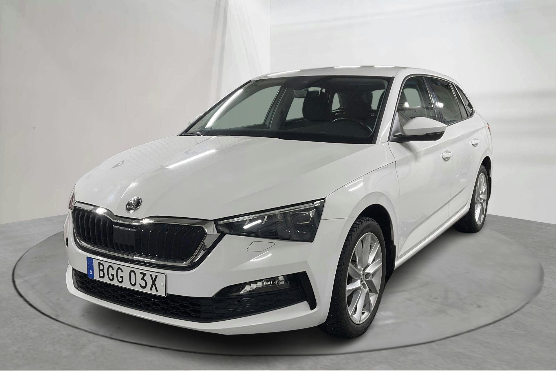 Presentationsfoto 1 av 15: Skoda Scala 1.0 TSI 5dr (115hk) - 7 597 mil - Manuell - vit - 2020