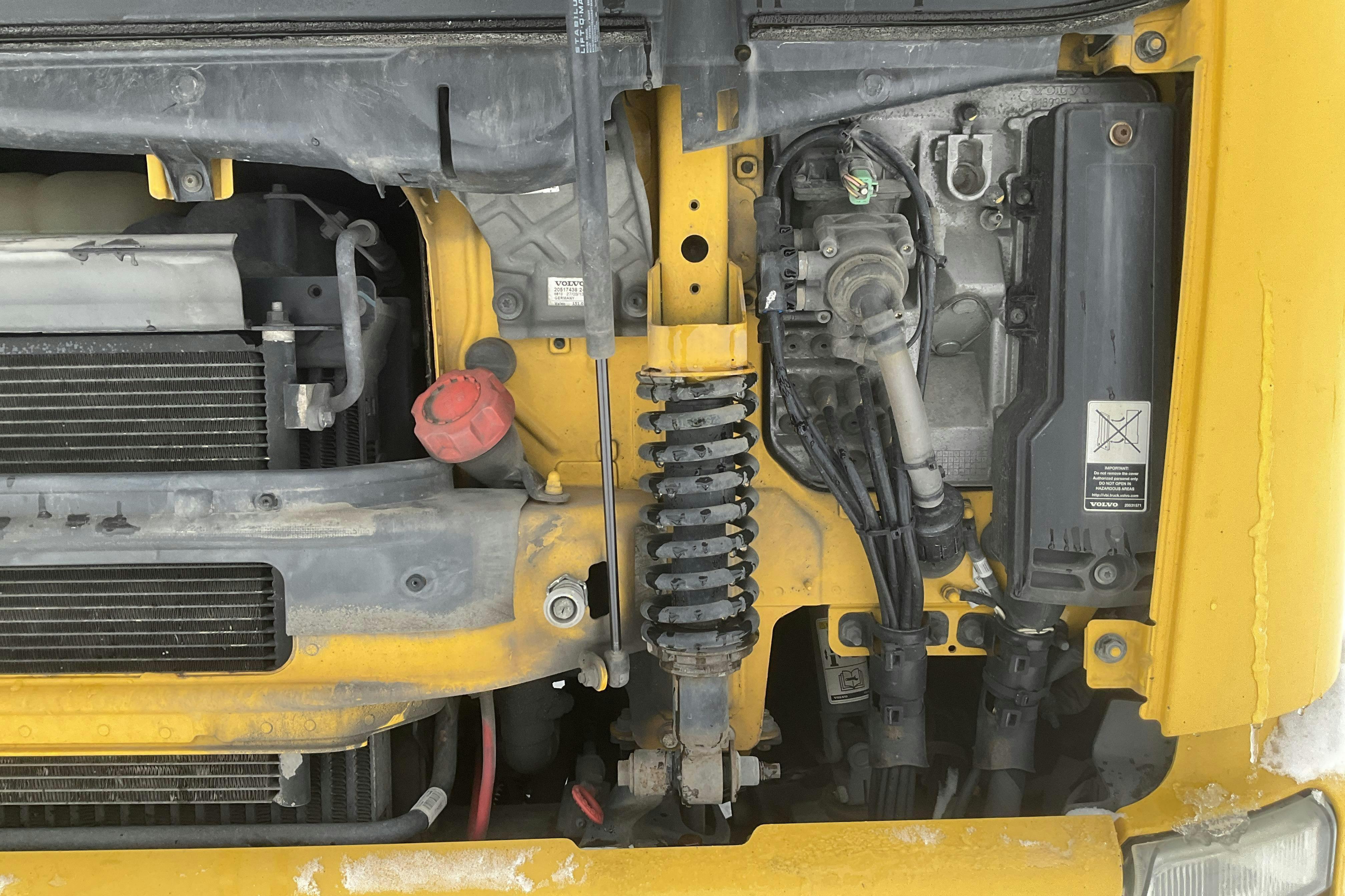 Presentationsfoto 39 av 39: VOLVO FM - 399 968 km - Automat - gul - 2013