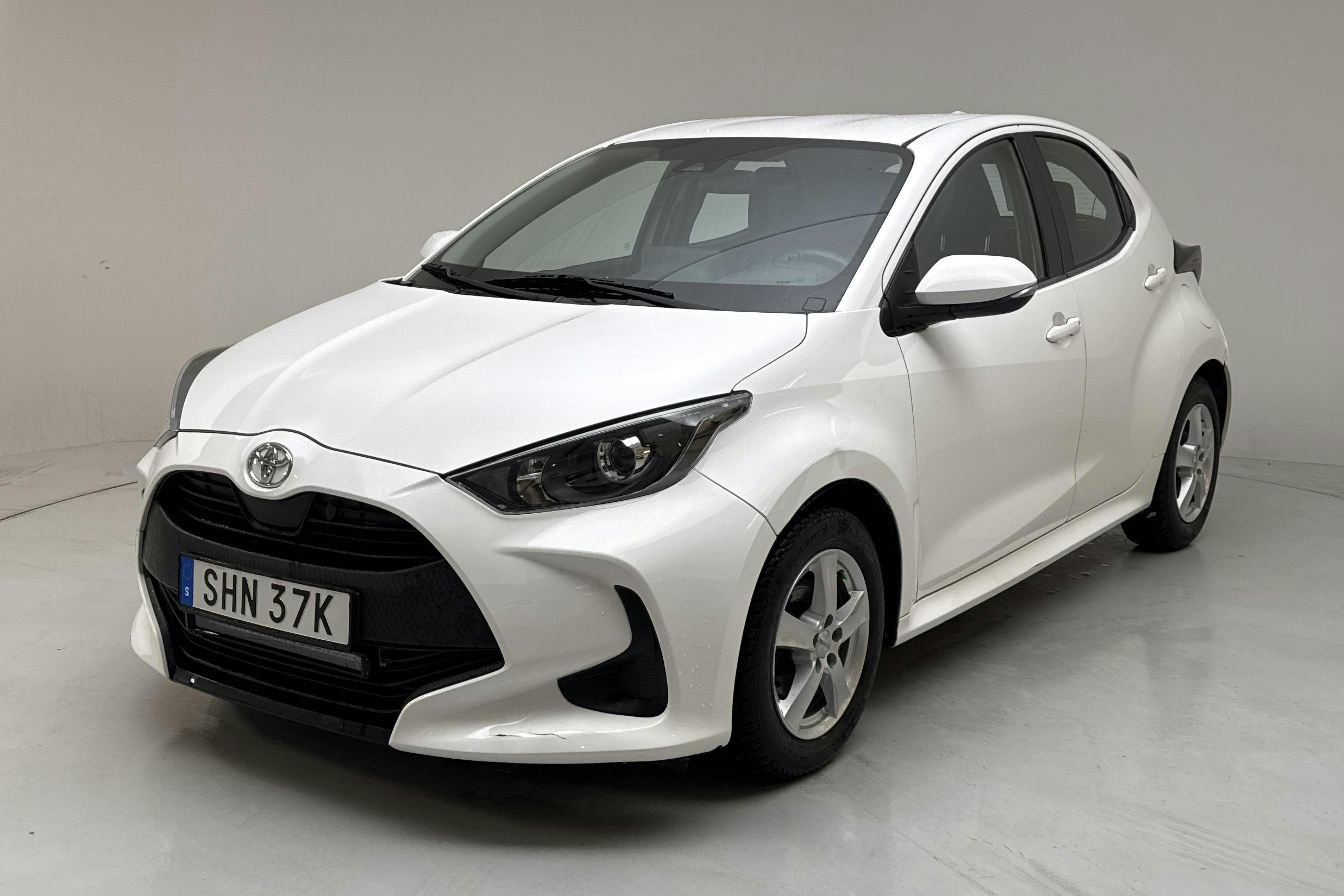 Presentation photo 1 of 13: Toyota Yaris 1.5 5dr (125hk) - 64 420 km - Manual - white - 2020