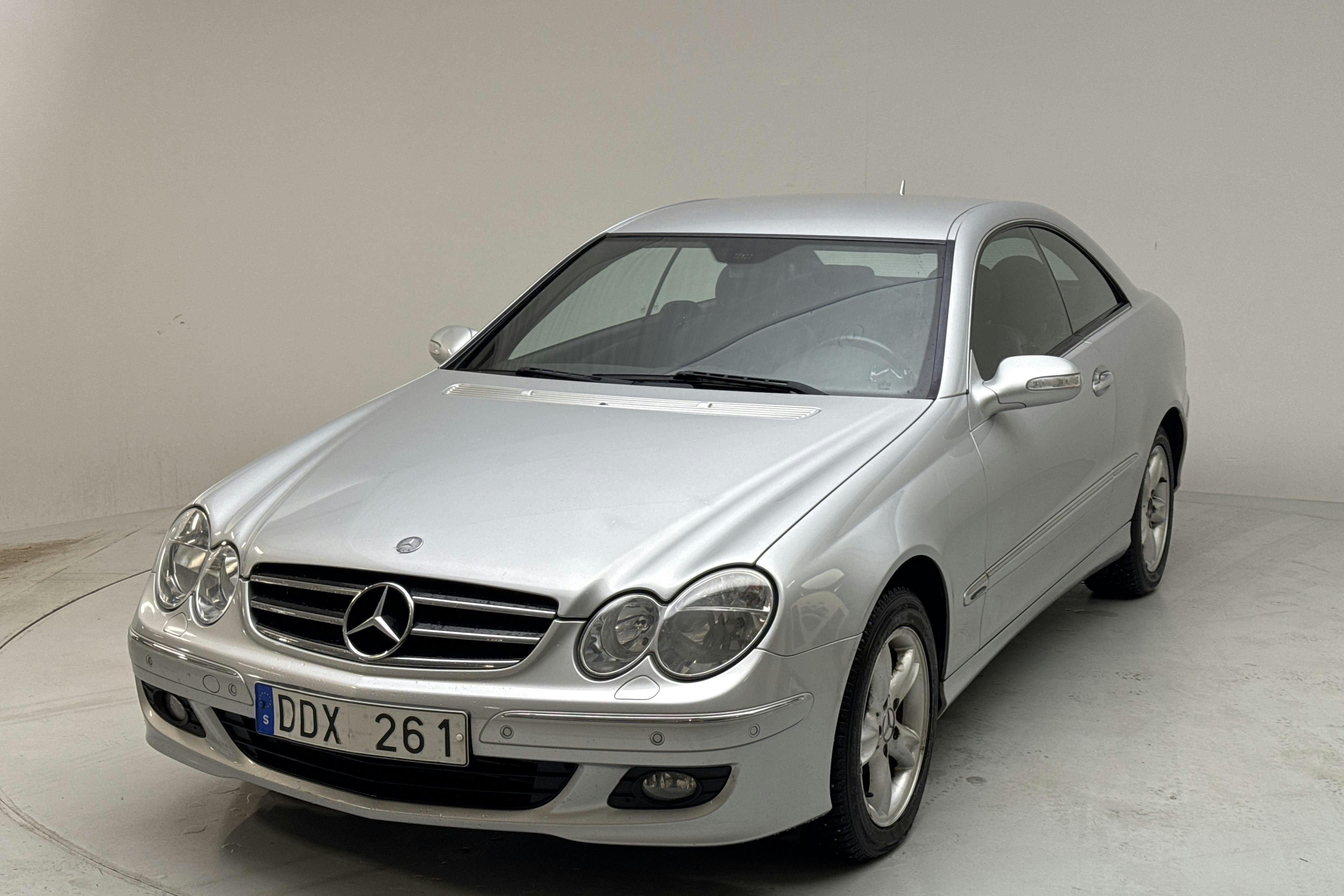 Presentationsfoto 1 av 13: Mercedes CLK 200 Kompressor C209 (163hk) - 12 599 mil - Automat - silver - 2006