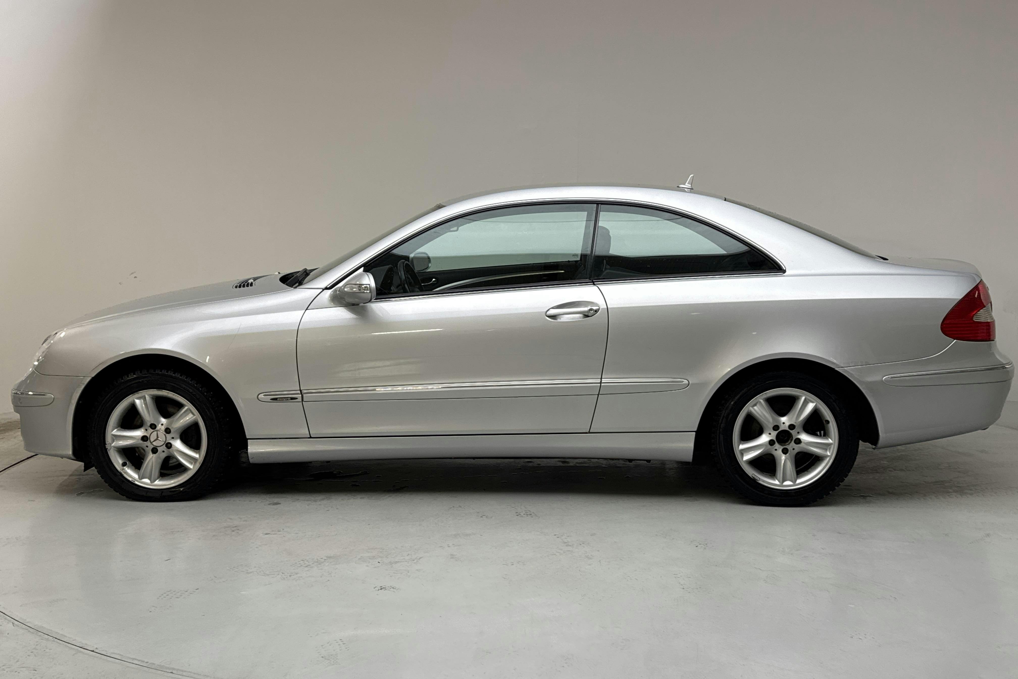 Presentationsfoto 2 av 13: Mercedes CLK 200 Kompressor C209 (163hk) - 12 599 mil - Automat - silver - 2006