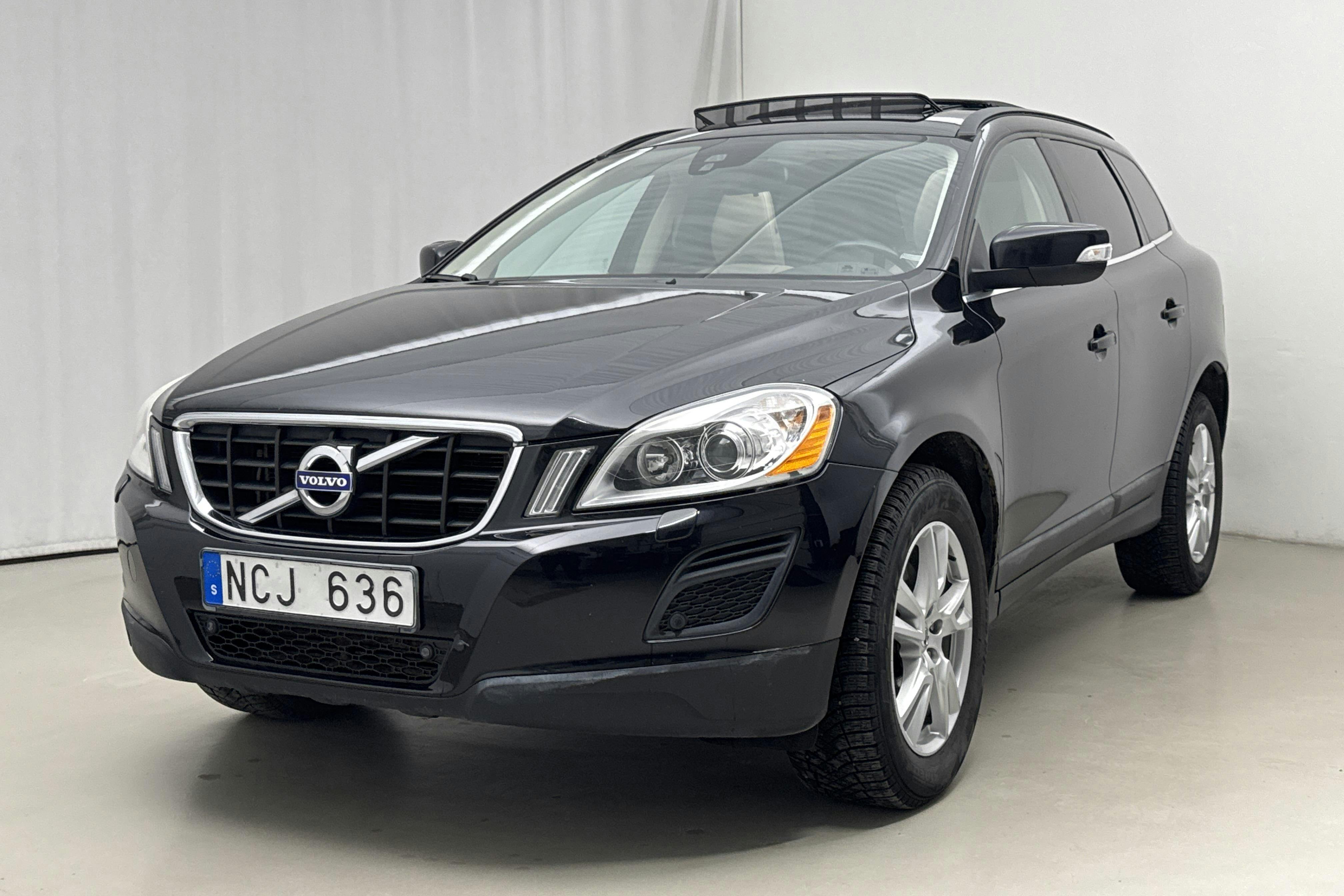 Presentation photo 1 of 21: Volvo XC60 D4 AWD (163hk) - 162 180 km - Automatic - black - 2013