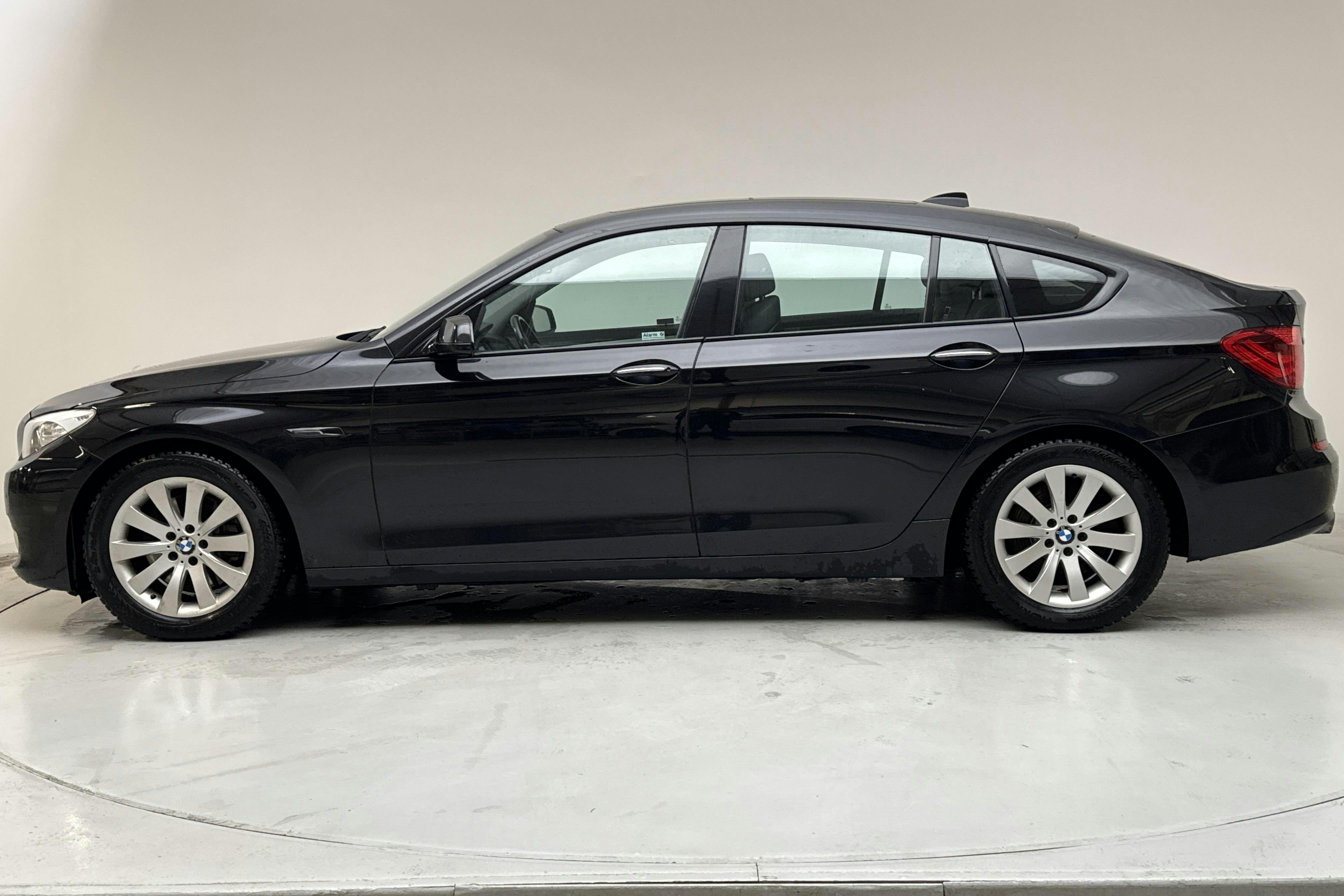 Presentationsfoto 2 av 13: BMW 535i GT, F07 (306hk) - 20 626 mil - Automat - svart - 2010