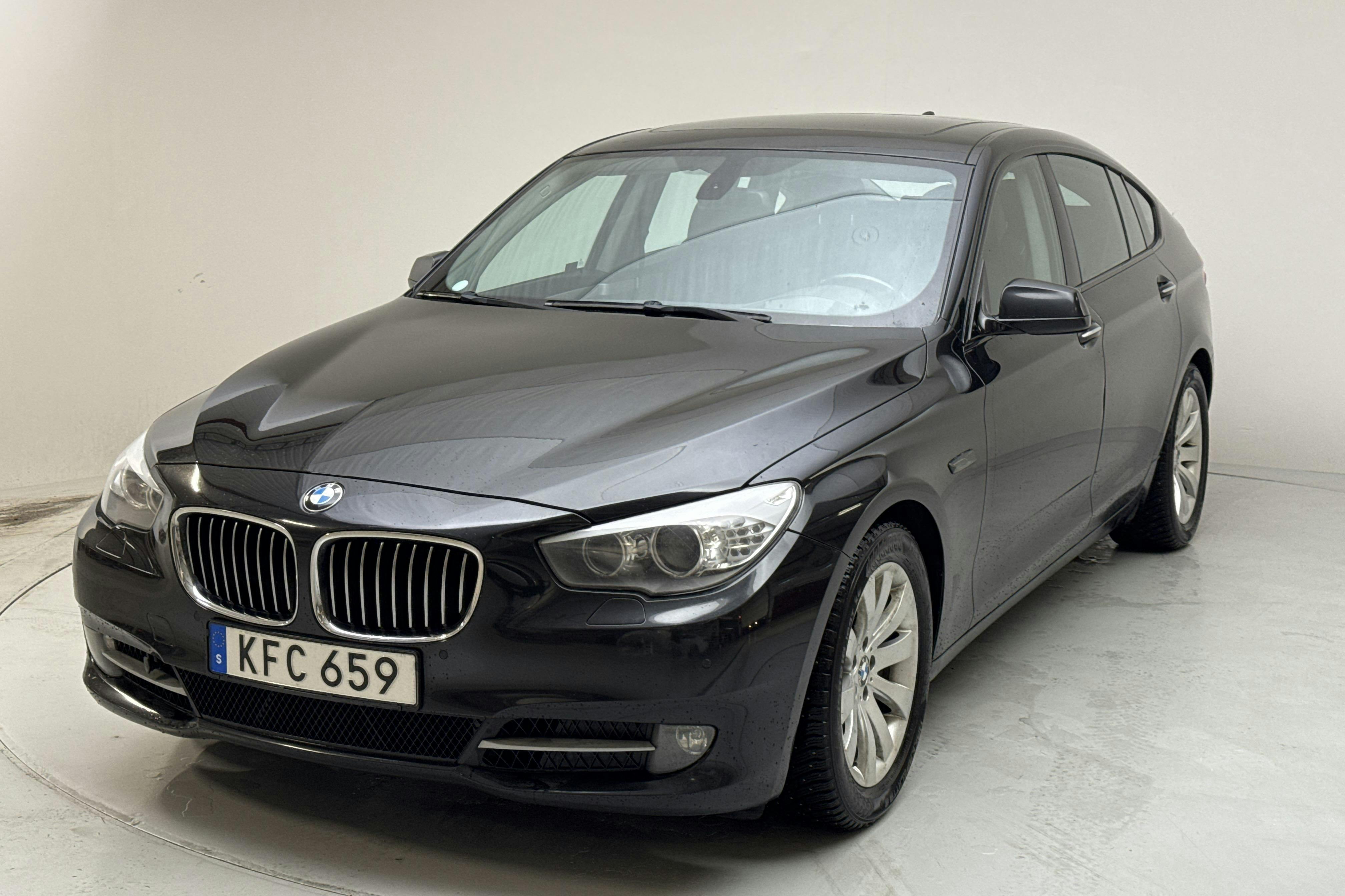 Presentationsfoto 1 av 13: BMW 535i GT, F07 (306hk) - 20 626 mil - Automat - svart - 2010