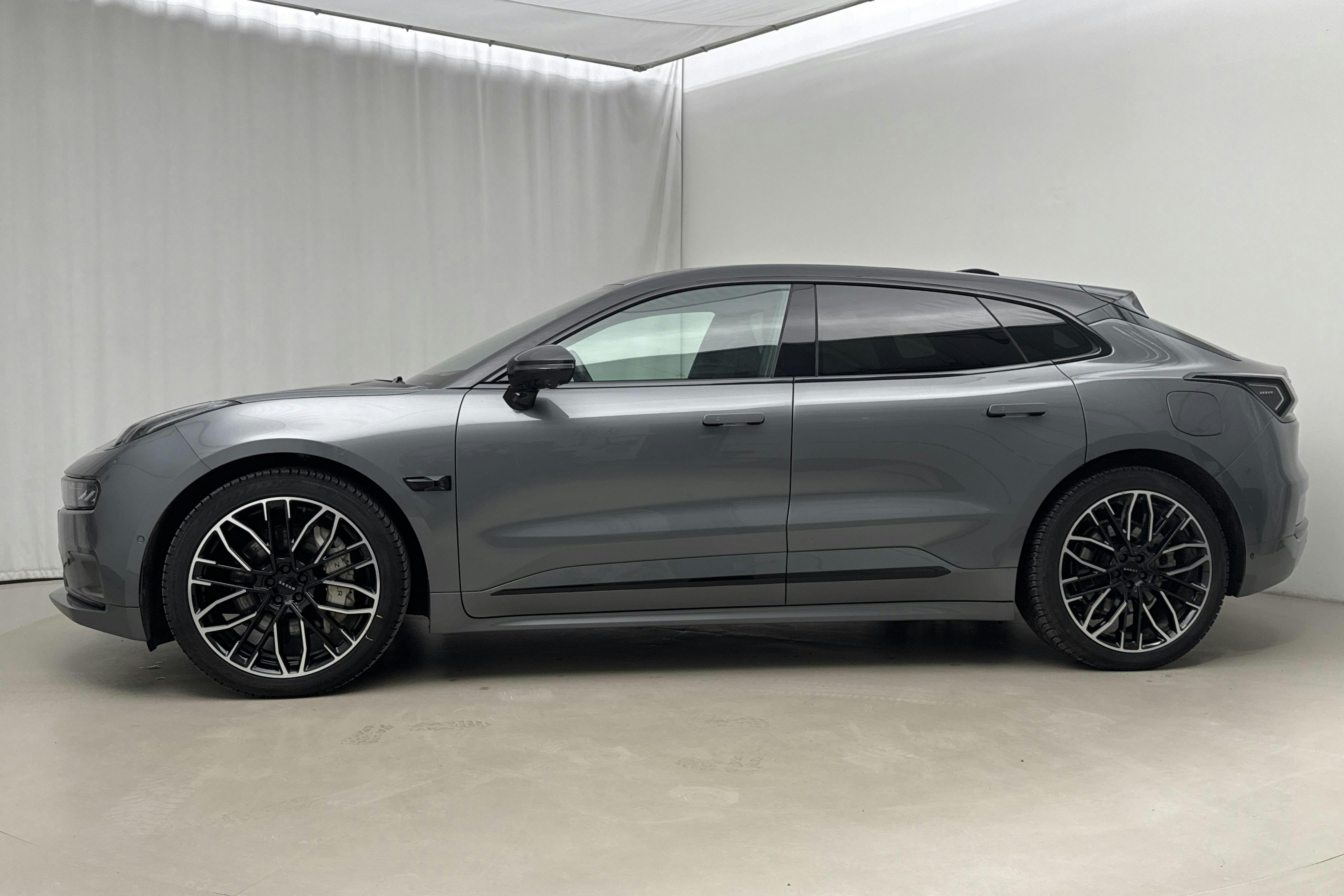 Presentation photo 2 of 29: Zeekr 001 AWD 100kWh (544hk) - 49 770 km - Automatic - gray - 2023