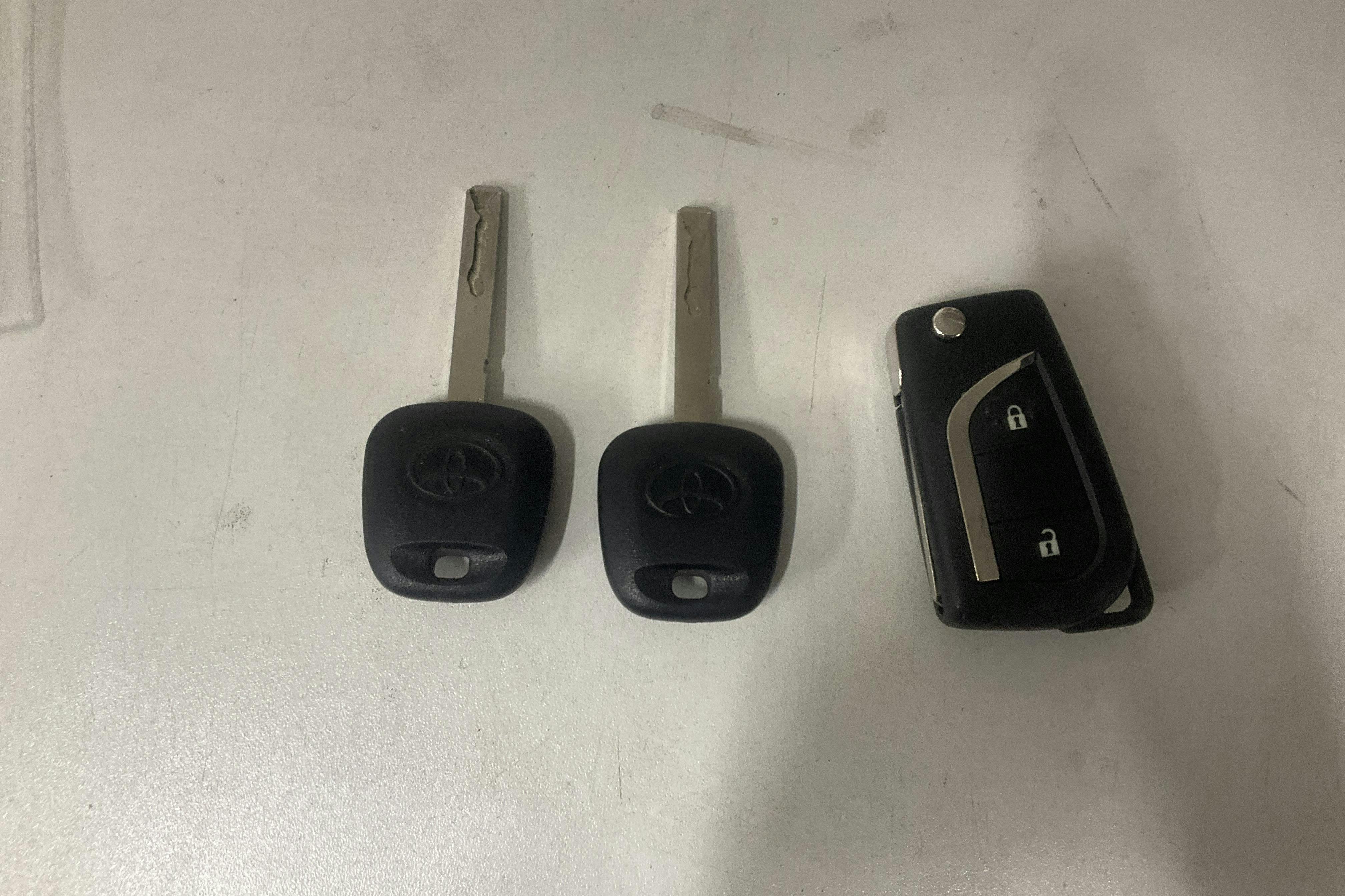 Presentation photo 15 of 15: Toyota Yaris 1.5 5dr (111hk) - 107 340 km - Automatic - white - 2017