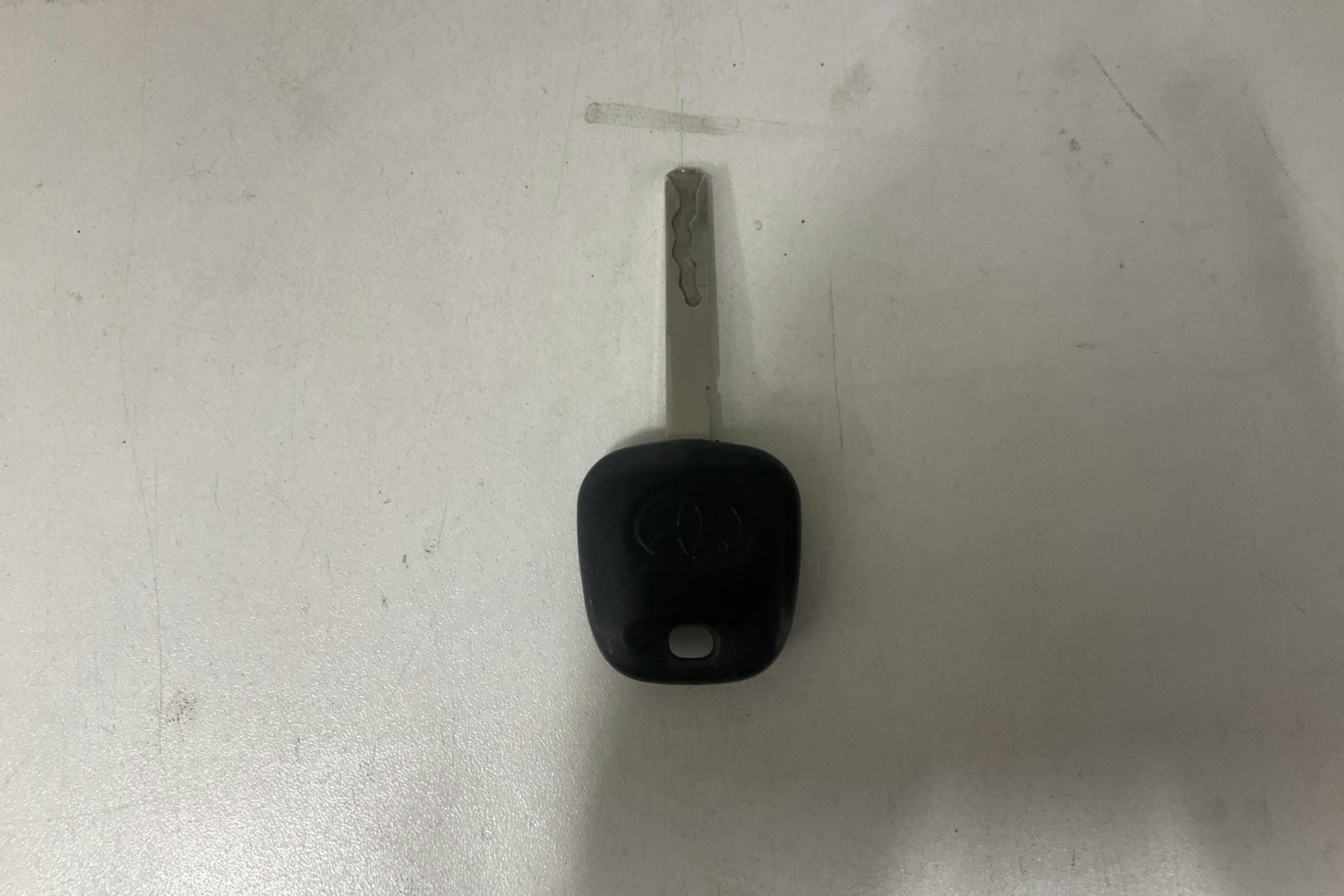 Presentation photo 13 of 13: Toyota Yaris 1.33 3dr (100hk) - 150 110 km - Automatic - white - 2017