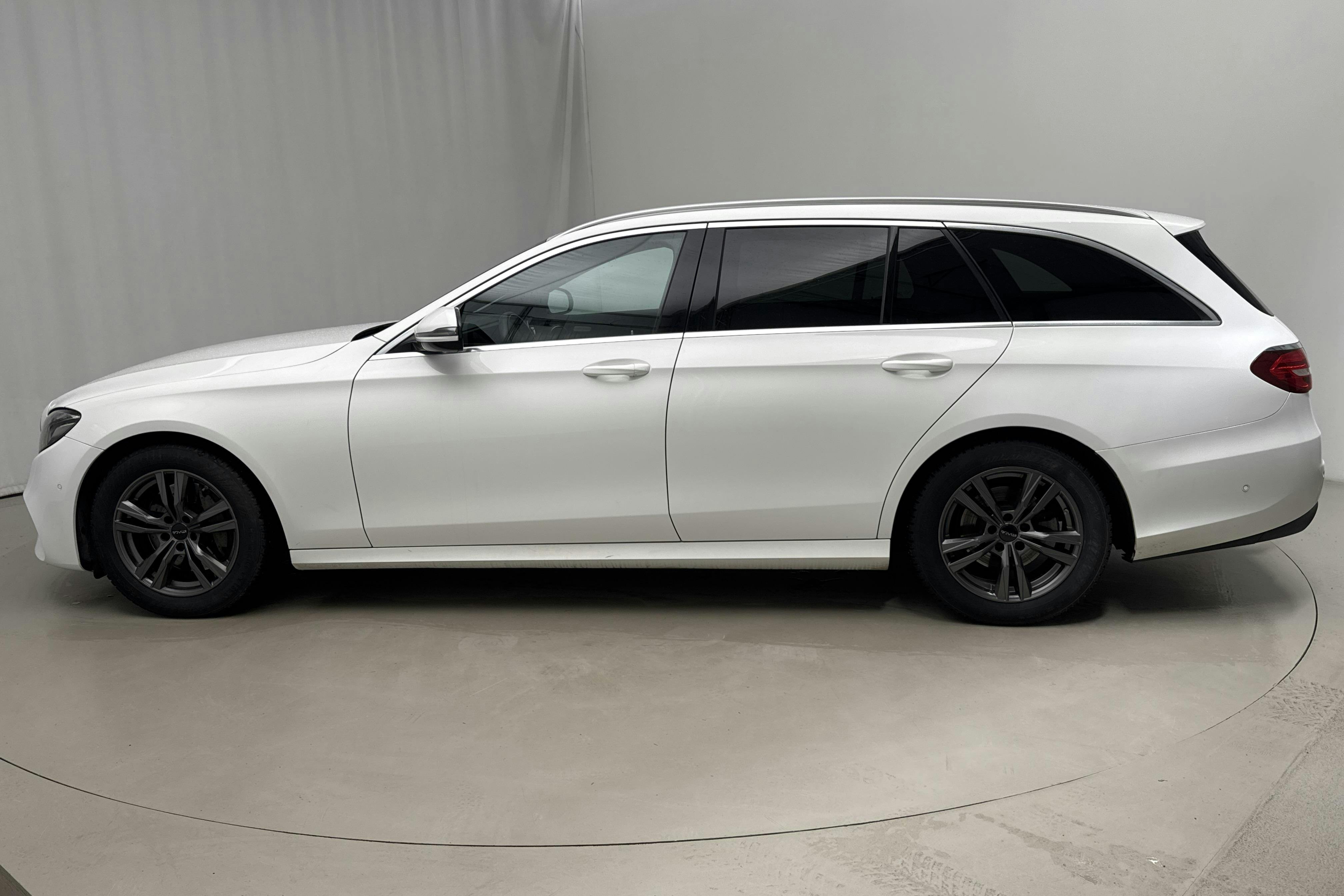 Präsentationsfoto 2 von 14: Mercedes E 200 d Kombi S213 (160hk) - 232 670 Kilometer - Verkaufsautomat - Weiß - 2019